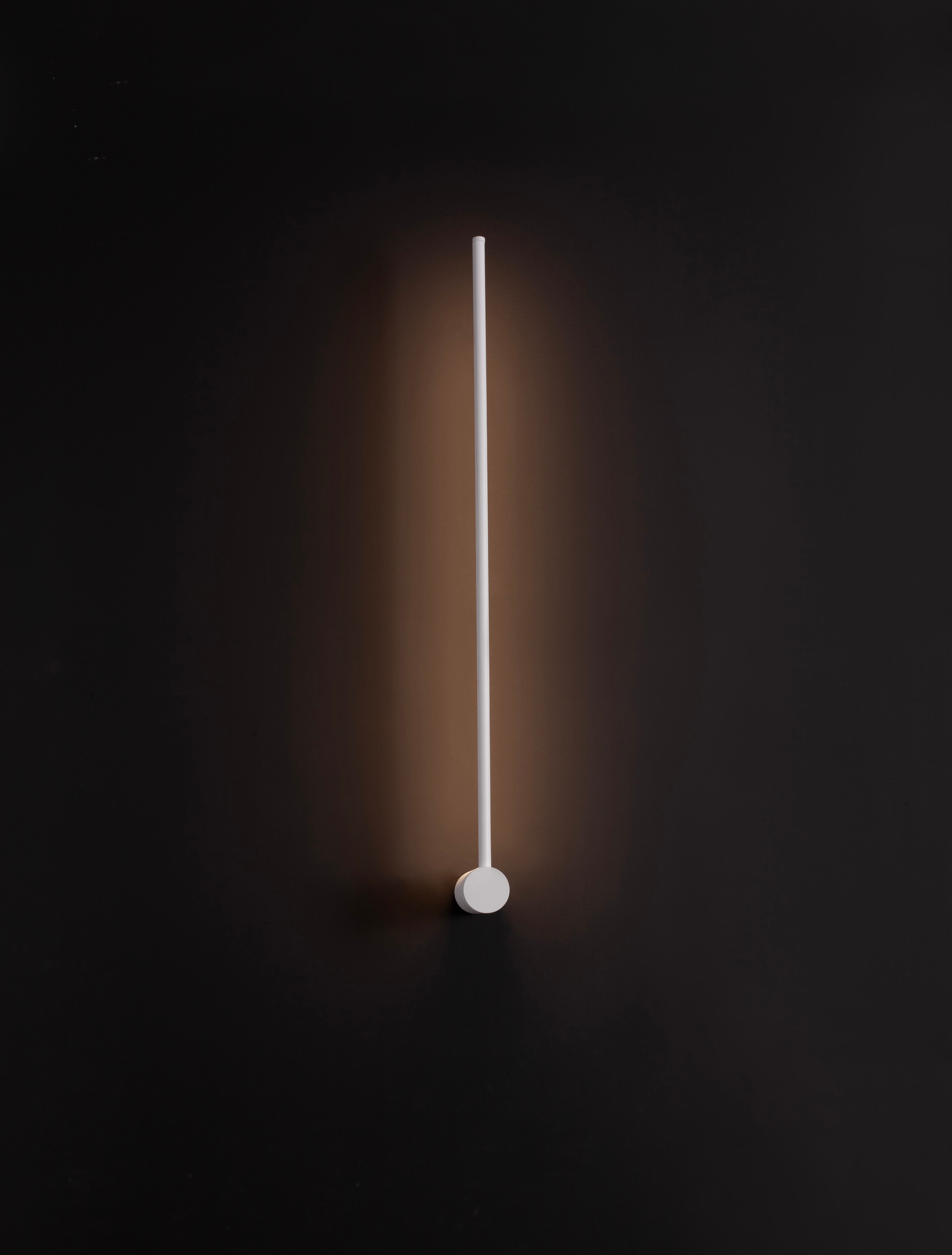 SYNTHESI | L 6 W 16 H 90 cm | 23 W | 3000 K | 2725 lm | IP20 | White | Aluminum/Acrylic