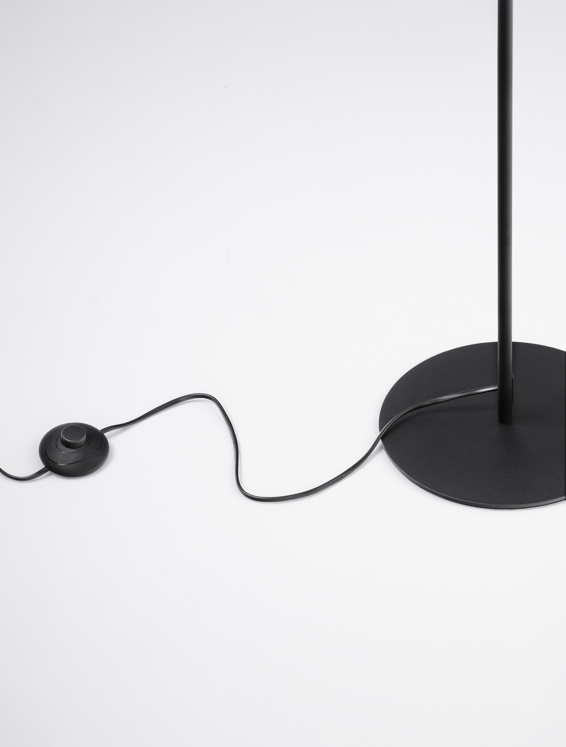 PONGO | L 25 H 135 cm | 10 W | IP20 | Black/Gold | Aluminum