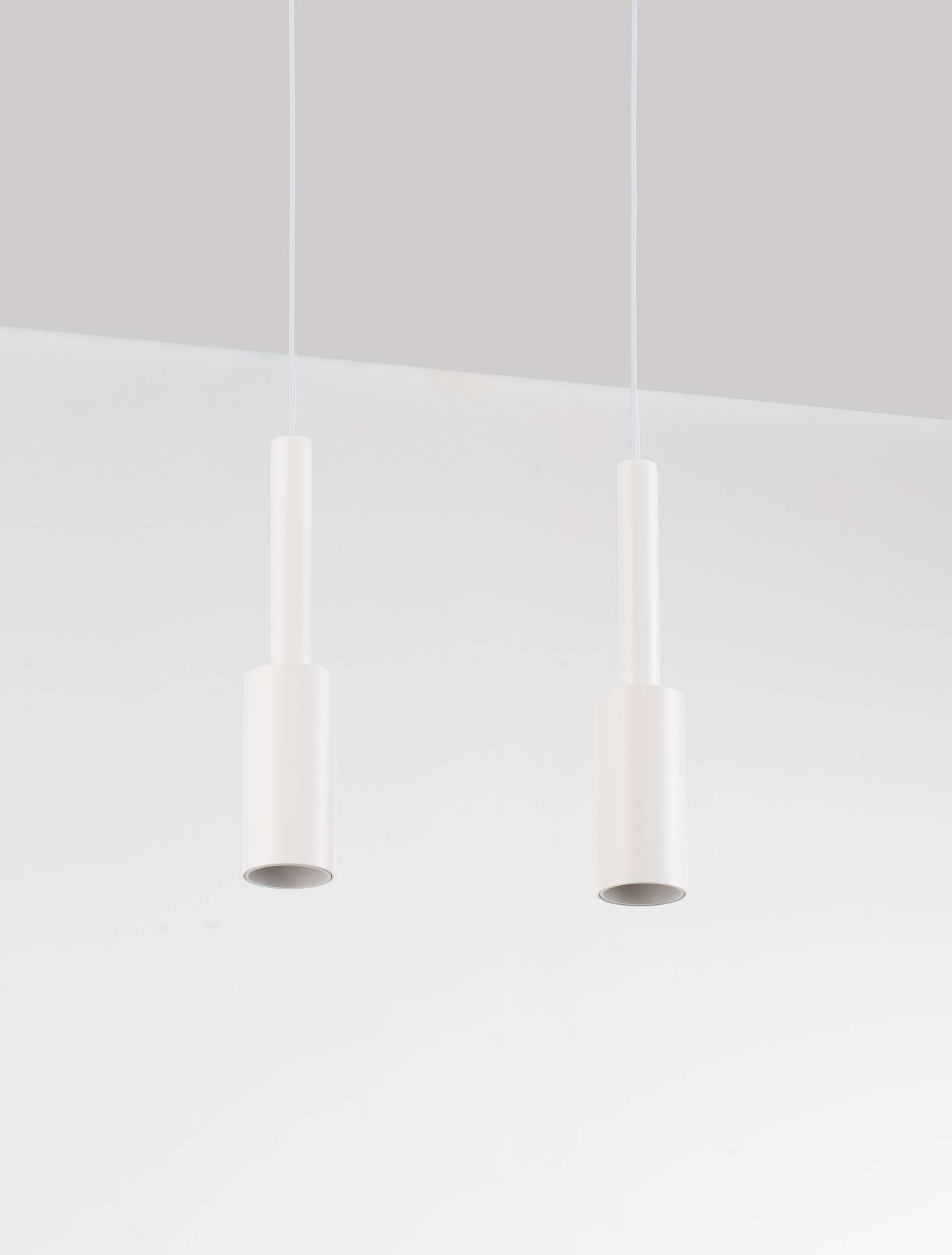 JOY | L 30 H 200 cm | 14 W | 3000 K | 1121 lm | IP20 | White | Aluminum