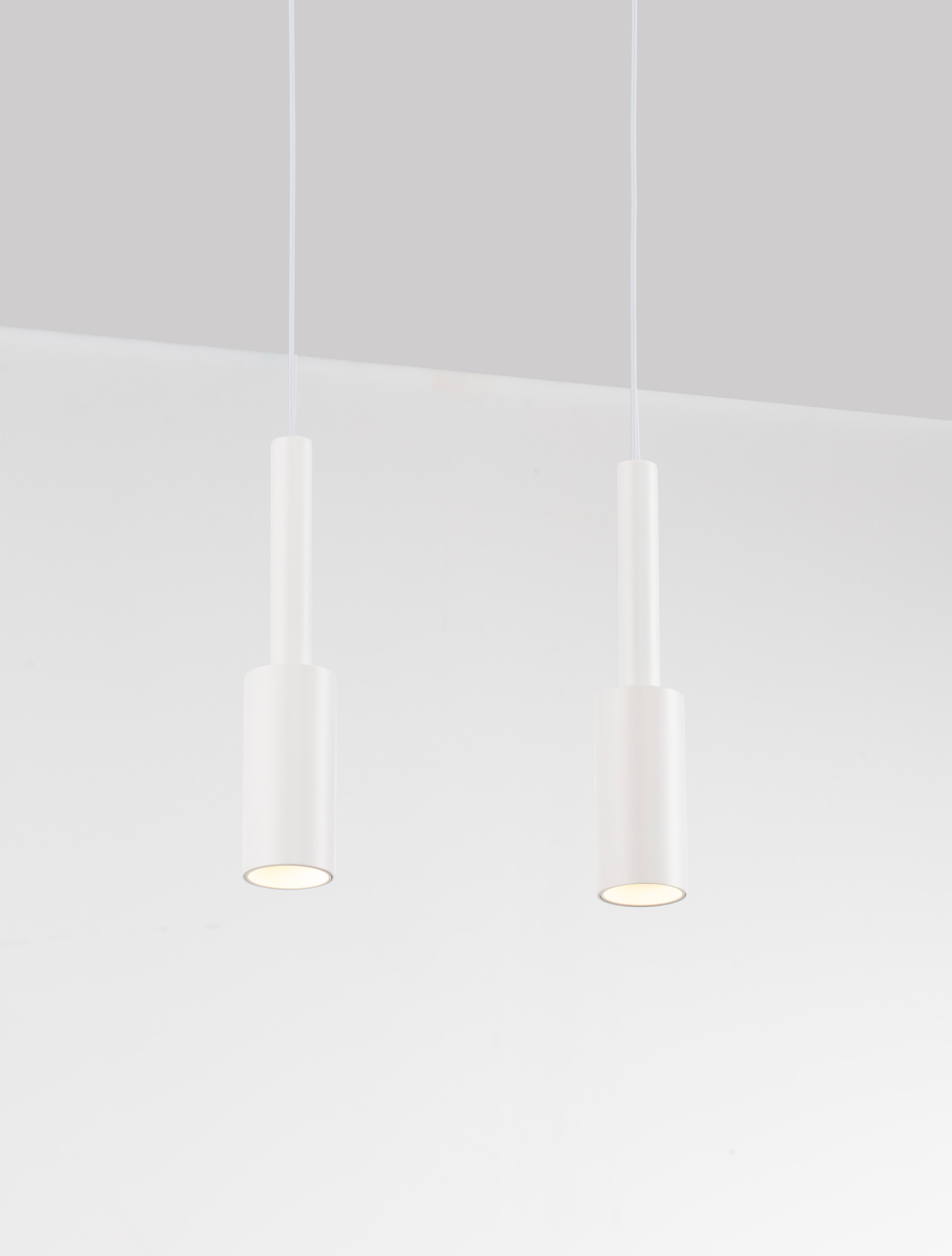 JOY | L 30 H 200 cm | 14 W | 3000 K | 1121 lm | IP20 | White | Aluminum