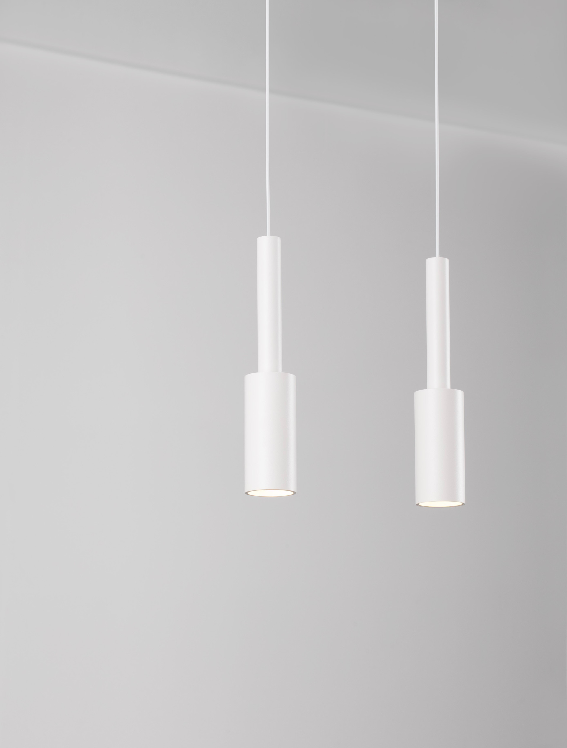 JOY | L 30 H 200 cm | 14 W | 3000 K | 1121 lm | IP20 | White | Aluminum