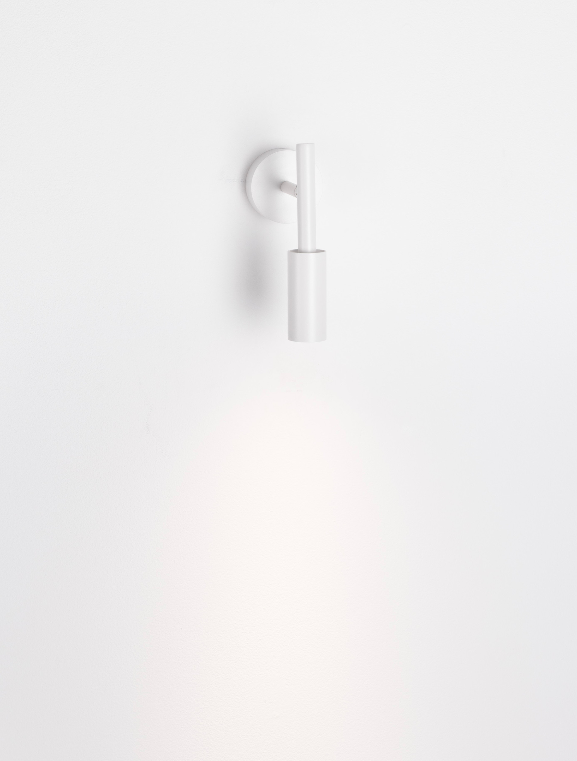 JOY | W 14 H 20.5 D 8 cm | 7 W | 3000 K | 667 lm | IP20 | White | Aluminum