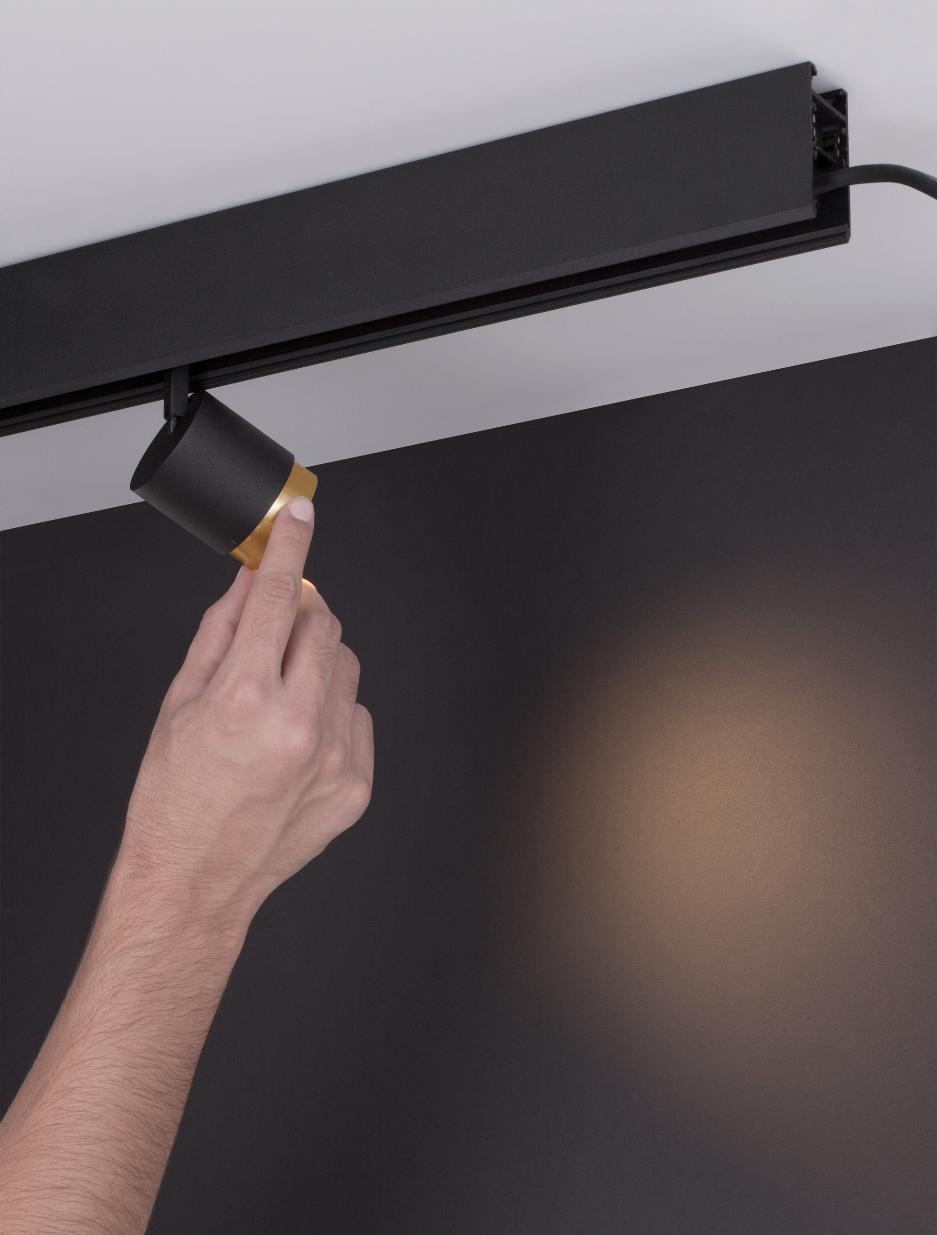 Ultra Slim Magnetic B40-5W-Blass