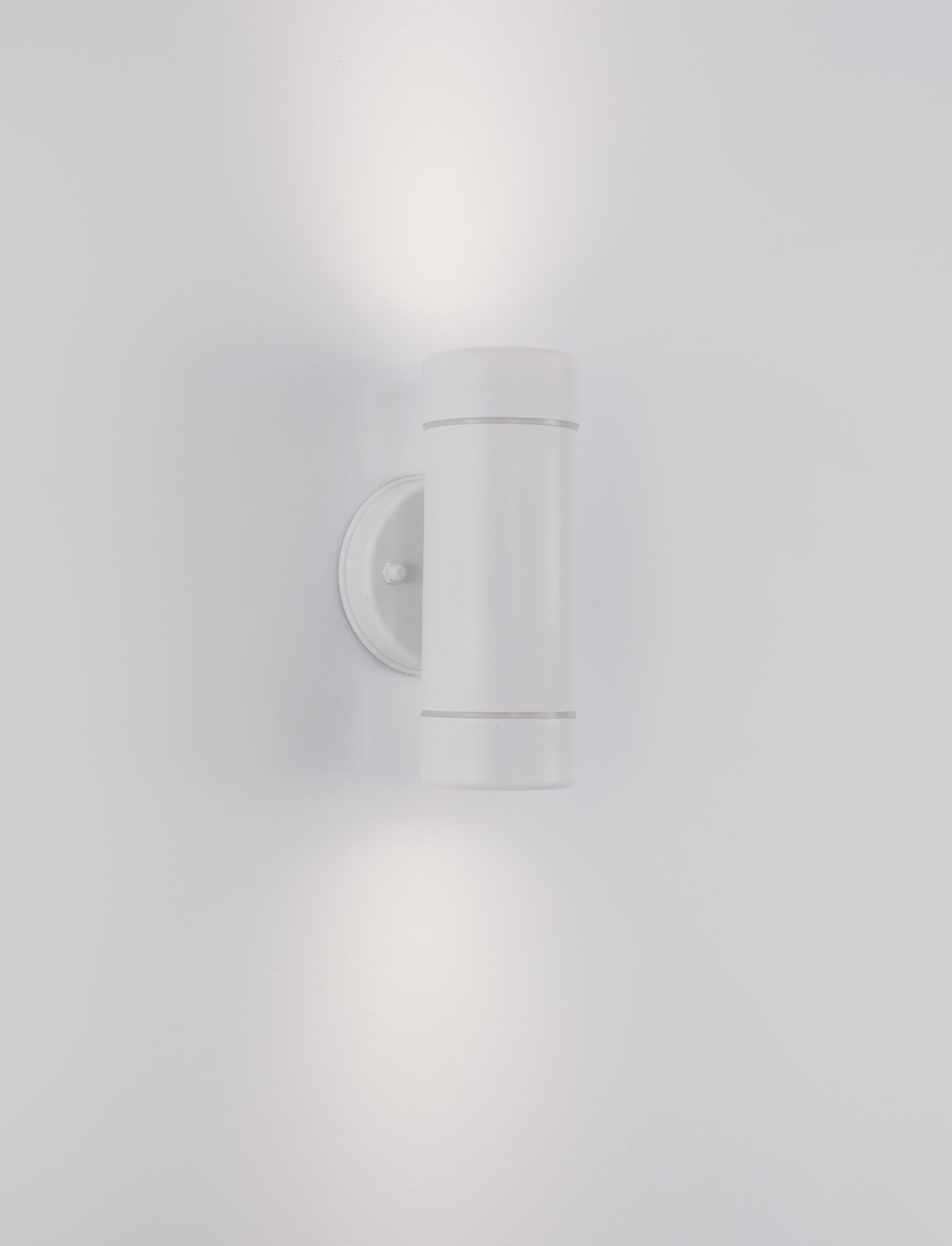 LIMBIO | W 8.5 H 16 D 6 cm | 20 W | IP44 | White | Polycarbonate