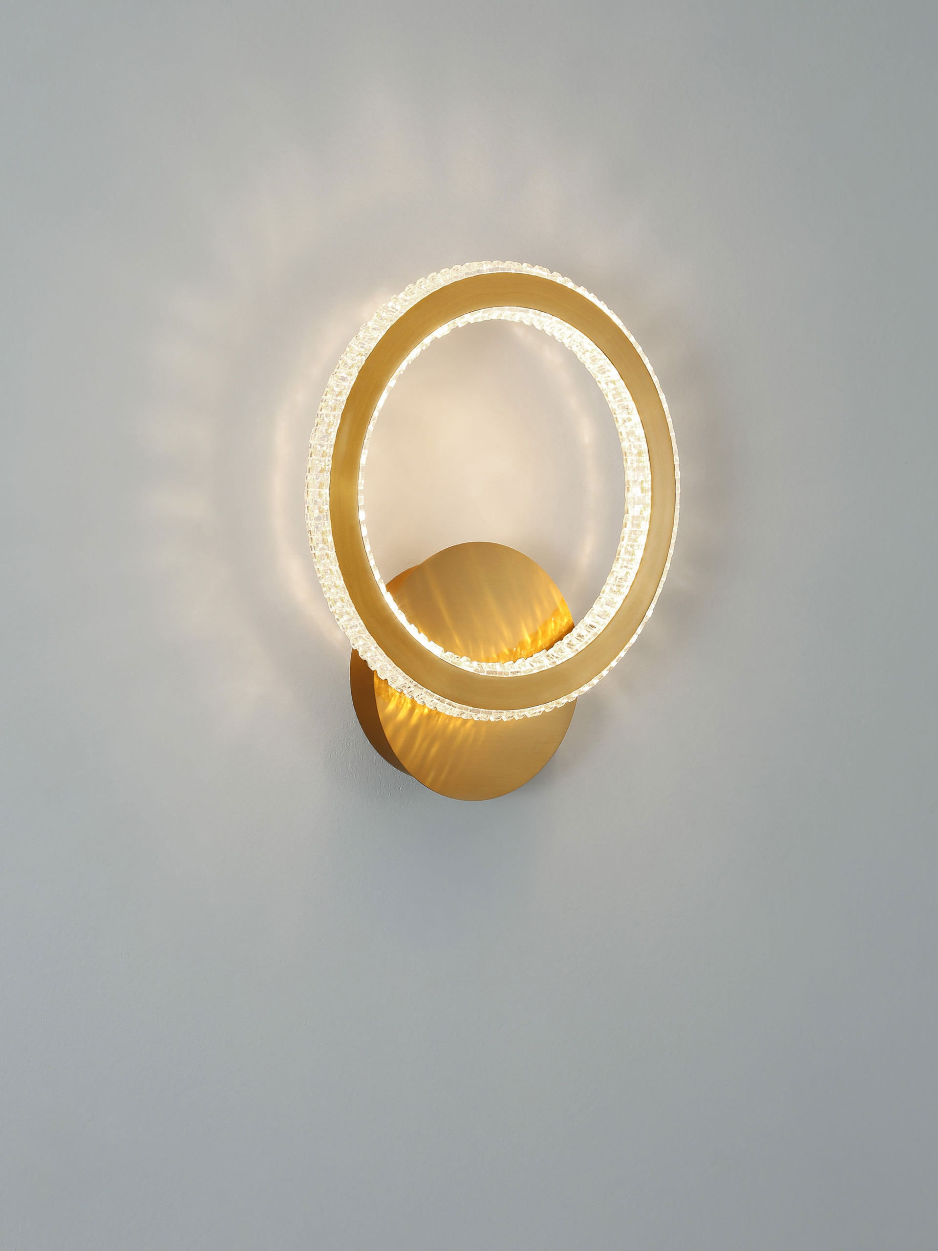 CILION | W 7 H 30 D 25 cm | 19 W | 3000 K | 1292 lm | IP20 | Gold | Aluminum/Acrylic