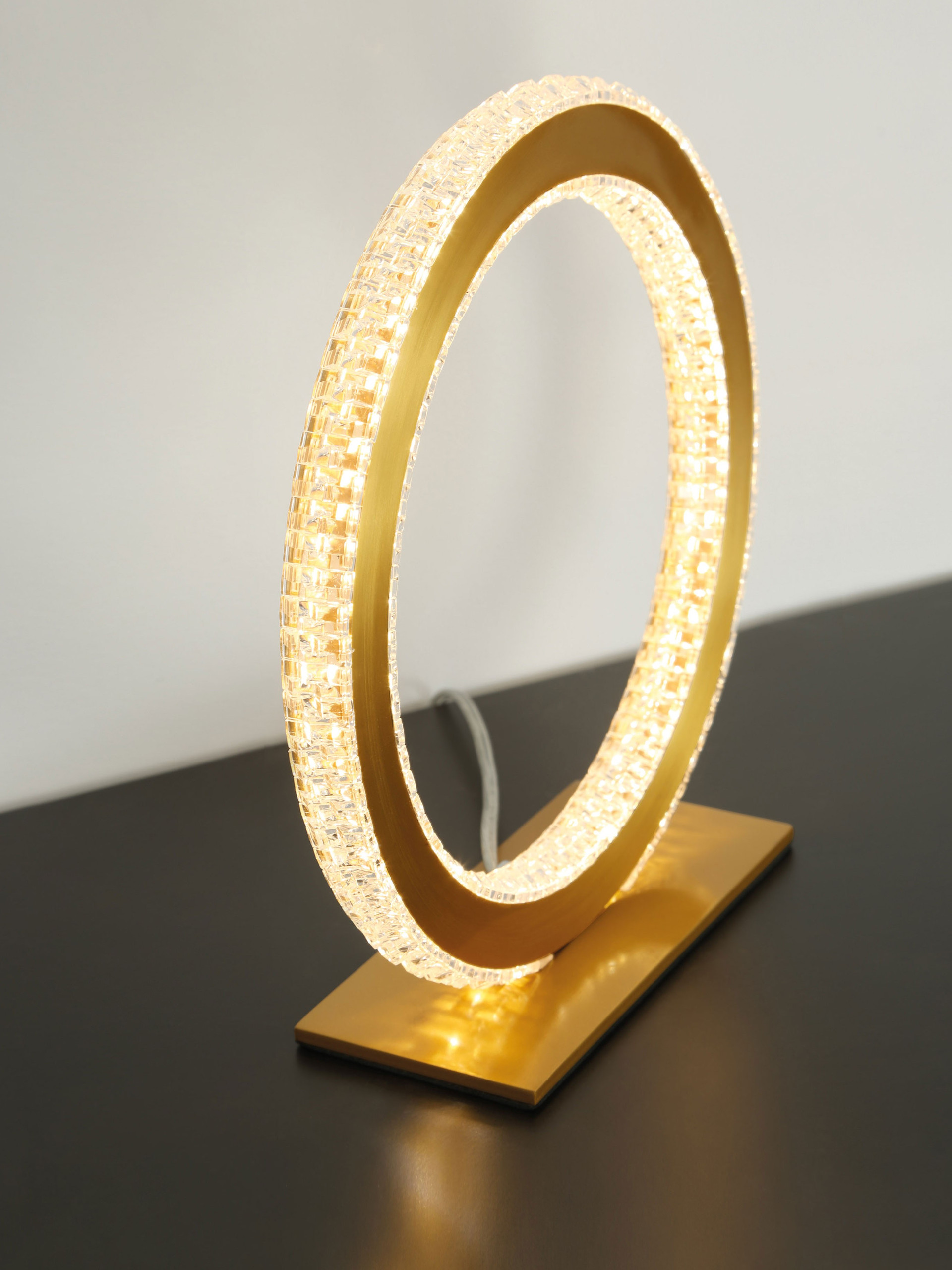 CILION | W 8 H 26 D 25 cm | 20 W | 3000 K | 1276 lm | IP20 | Gold | Aluminum/Acrylic