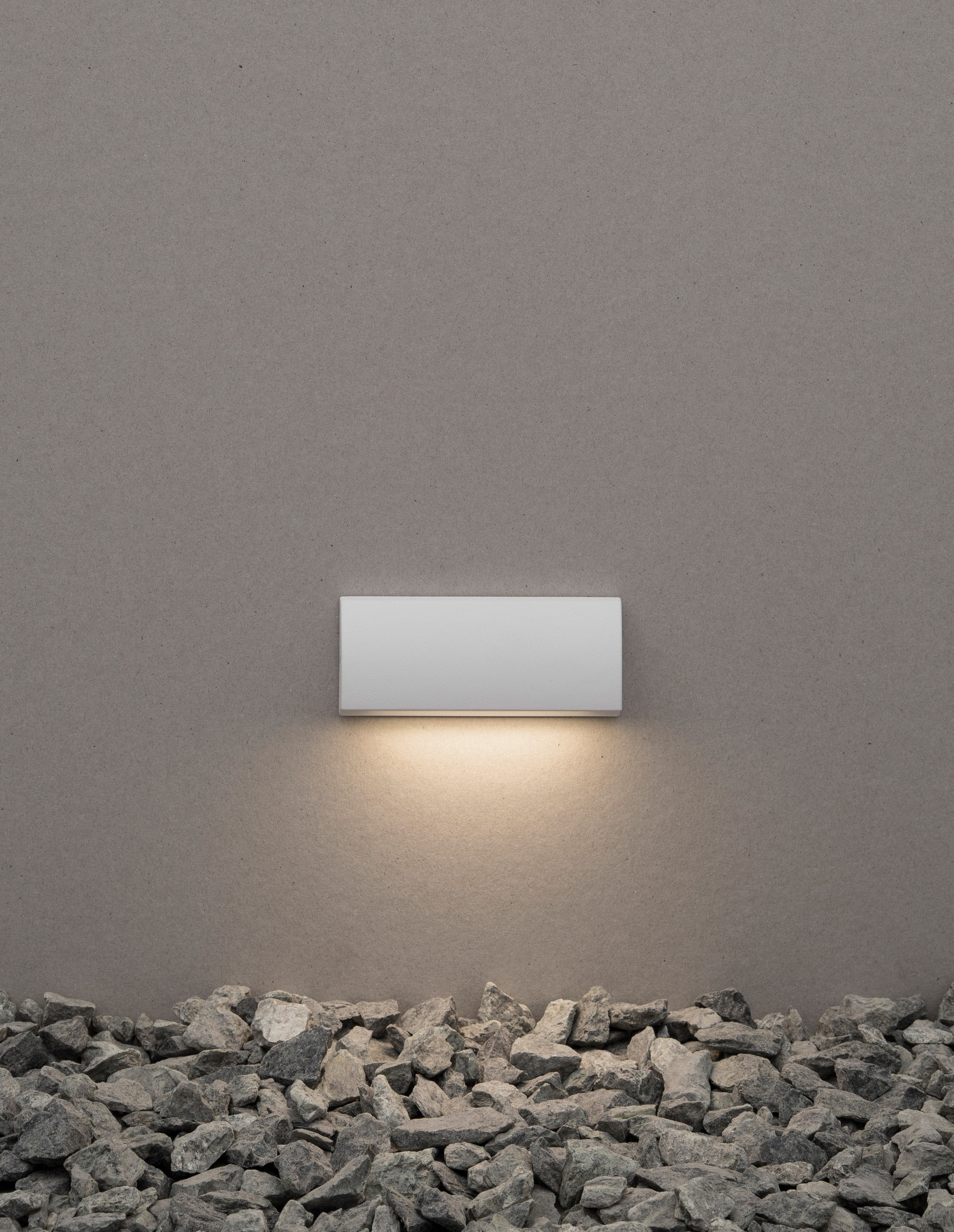 LIV | L 13 W 3 H 5.5 cm | 4 W | 3000 K | 245 lm | IP54 | White | Aluminum