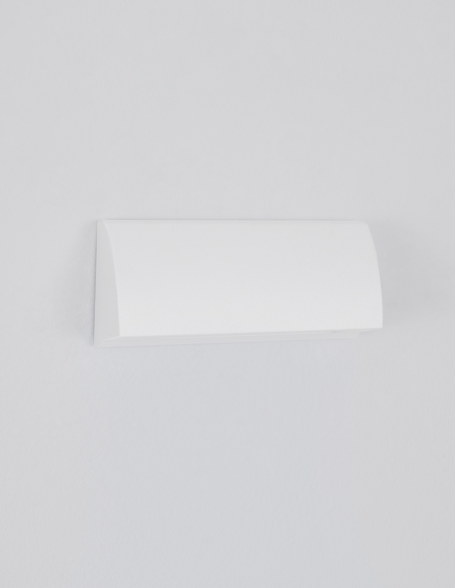 LIV | L 13 W 3 H 5.5 cm | 4 W | 3000 K | 245 lm | IP54 | White | Aluminum