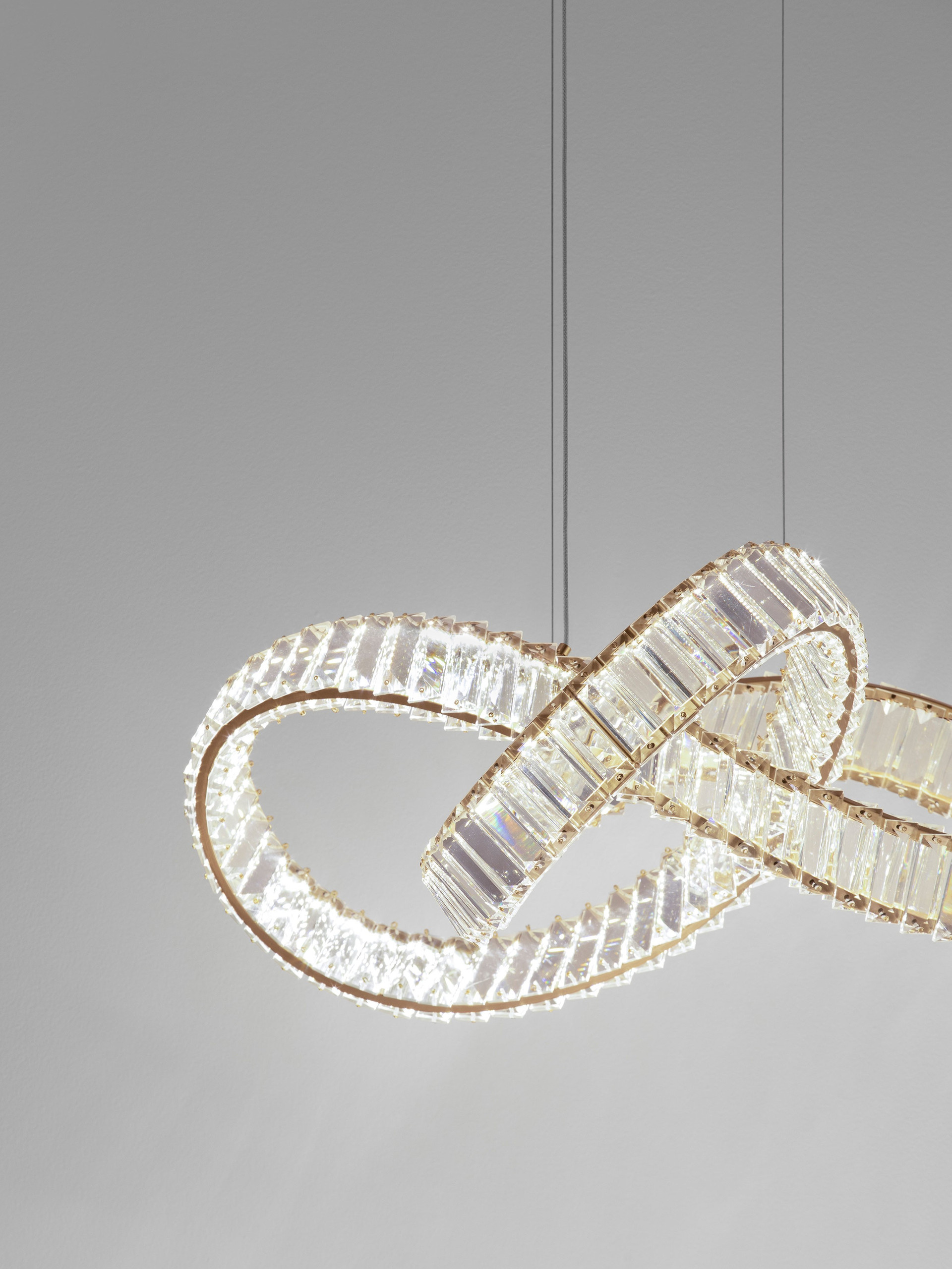 CONCETO | H 120 D 60 cm | 49 W | 3500 K | 3185 lm | IP20 | Gold | Metal/Crystal