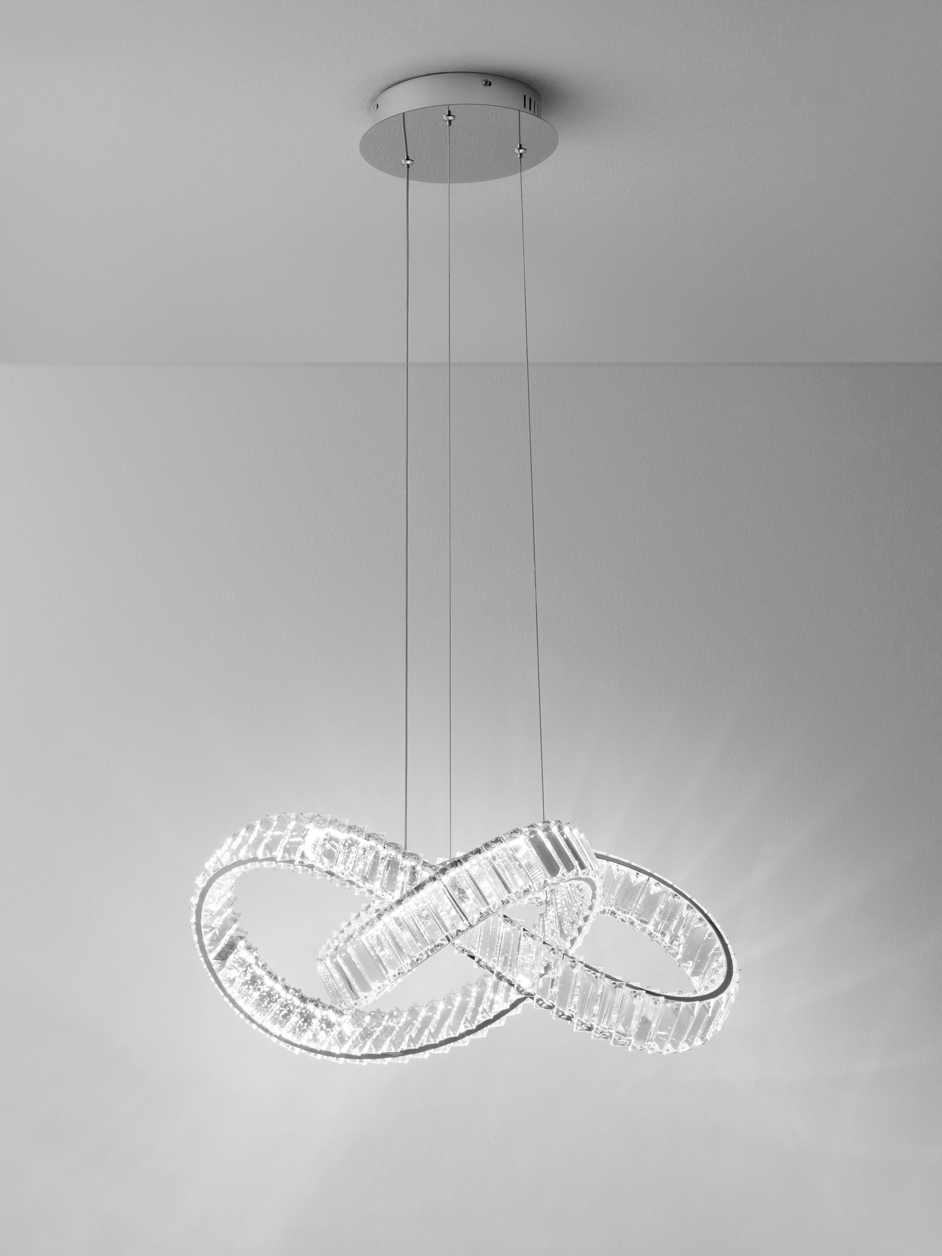 CONCETO | H 120 D 60 cm | 49 W | 3500 K | 3185 lm | IP20 | Chrome | Metal/Crystal