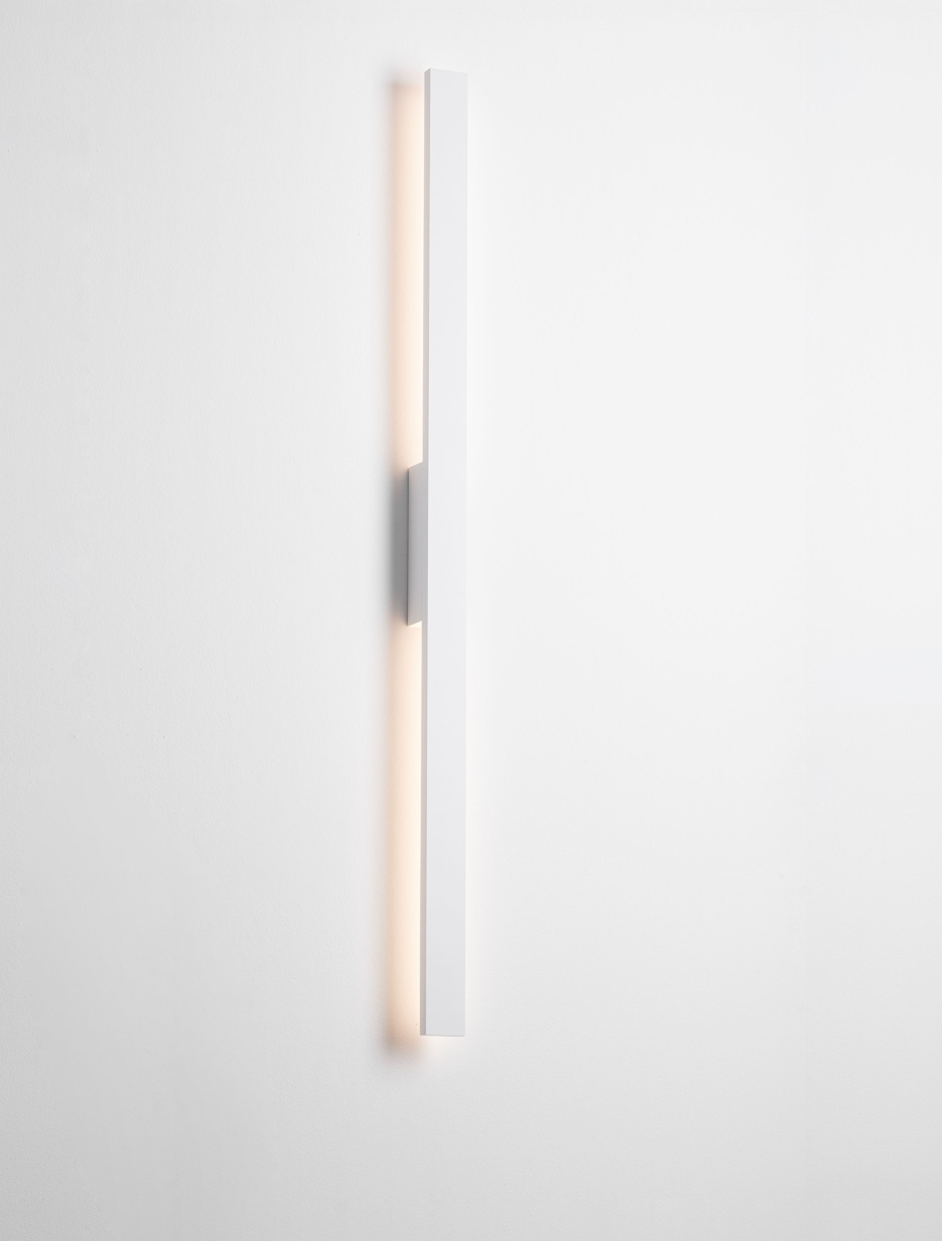 DOUL | L 5.3 W 6 H 120 cm | 20 W | 3000 K | 1200 lm | IP65 | White | Aluminum
