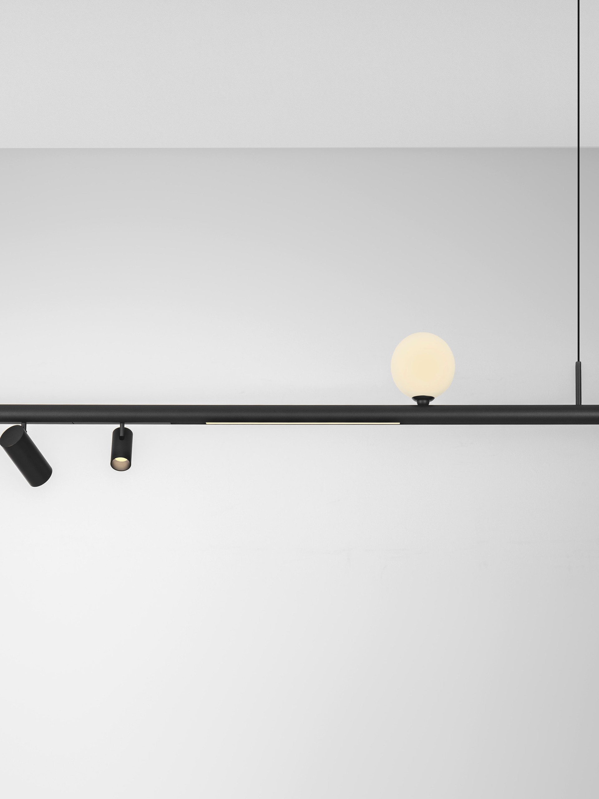 MADOC | L 150 W 6 H 176.5 cm | 70 W | IP20 | Schwarz | Aluminium