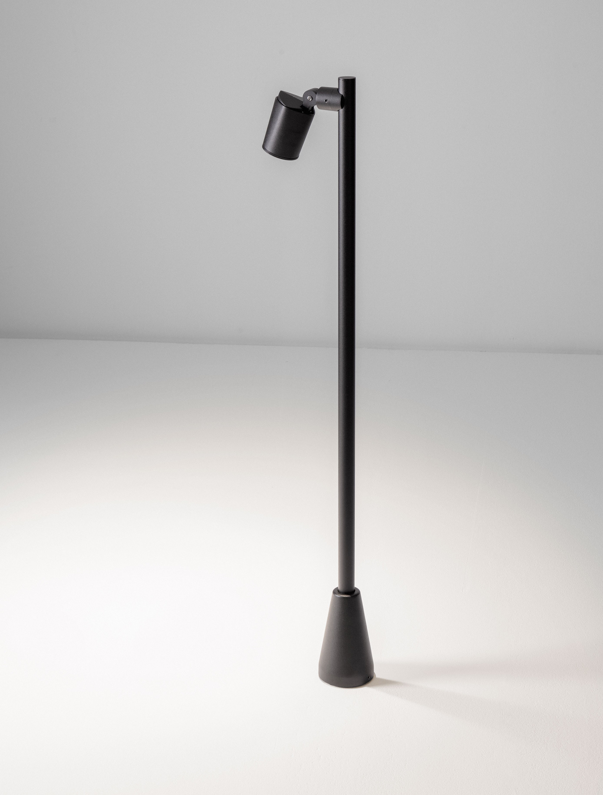 SPY | L 7.5 W 14 H 100 cm | 10 W | IP65 | Black | Aluminum