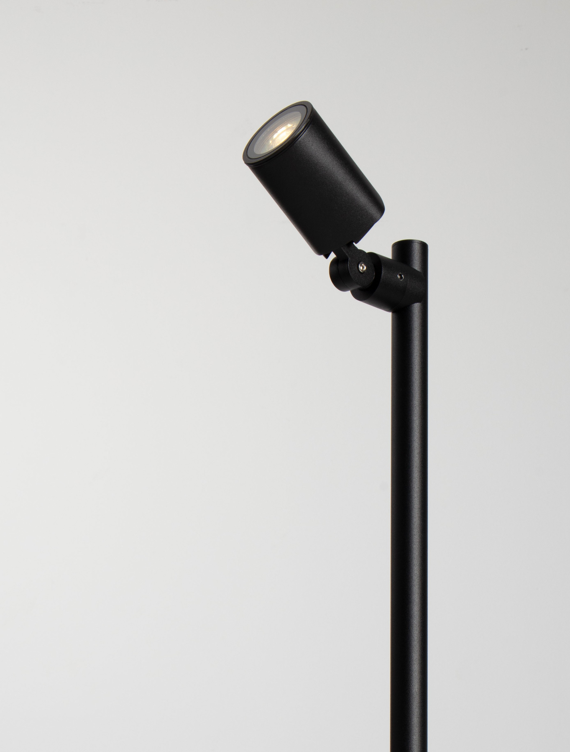 SPY | L 7.5 W 14 H 100 cm | 10 W | IP65 | Black | Aluminum
