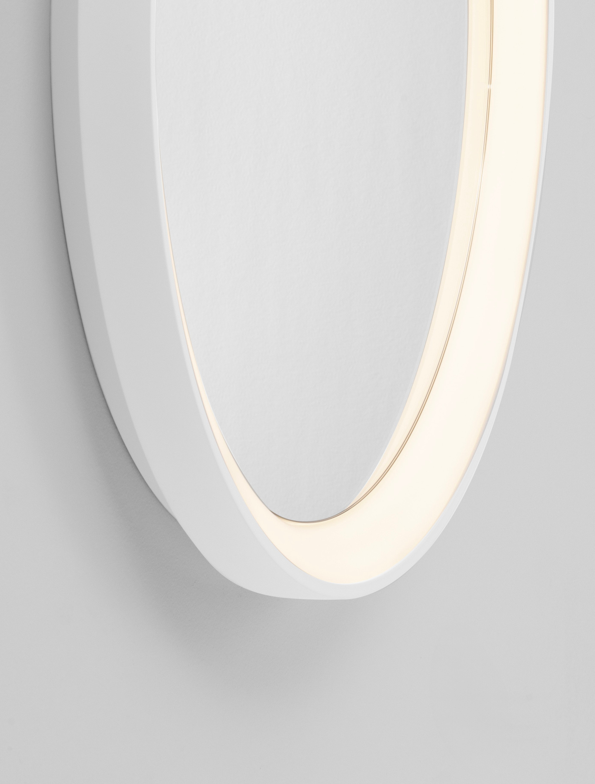 ONAR | W 6 D 58 cm | 21 W | 3000 K | 870 lm | IP44 | White | Aluminum/Acrylic/Mirror Glass