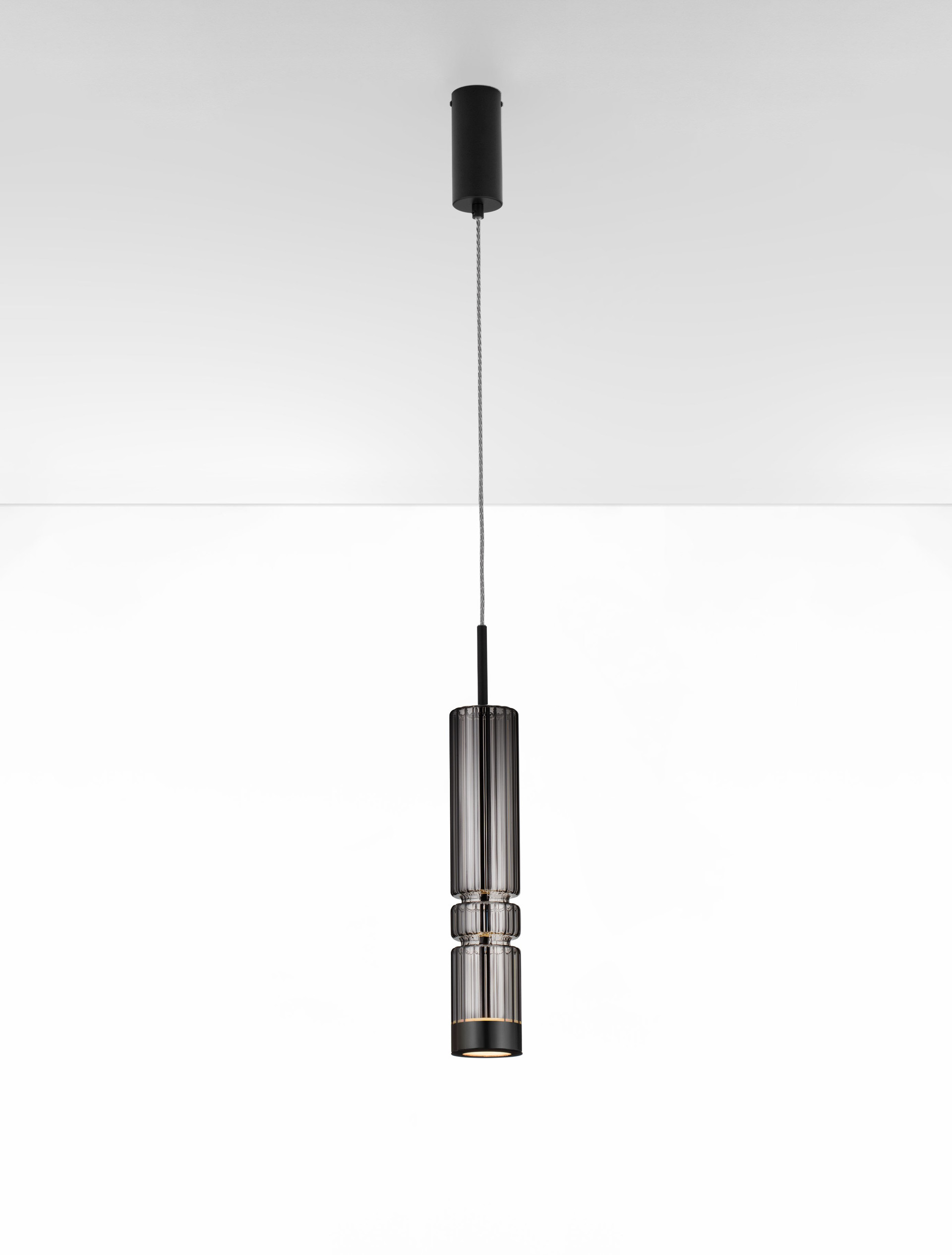 BENTO | H 180 D 8 cm | 7 W | 3000 K | 284 lm | IP20 | Black/Smokey | Glass/Metal