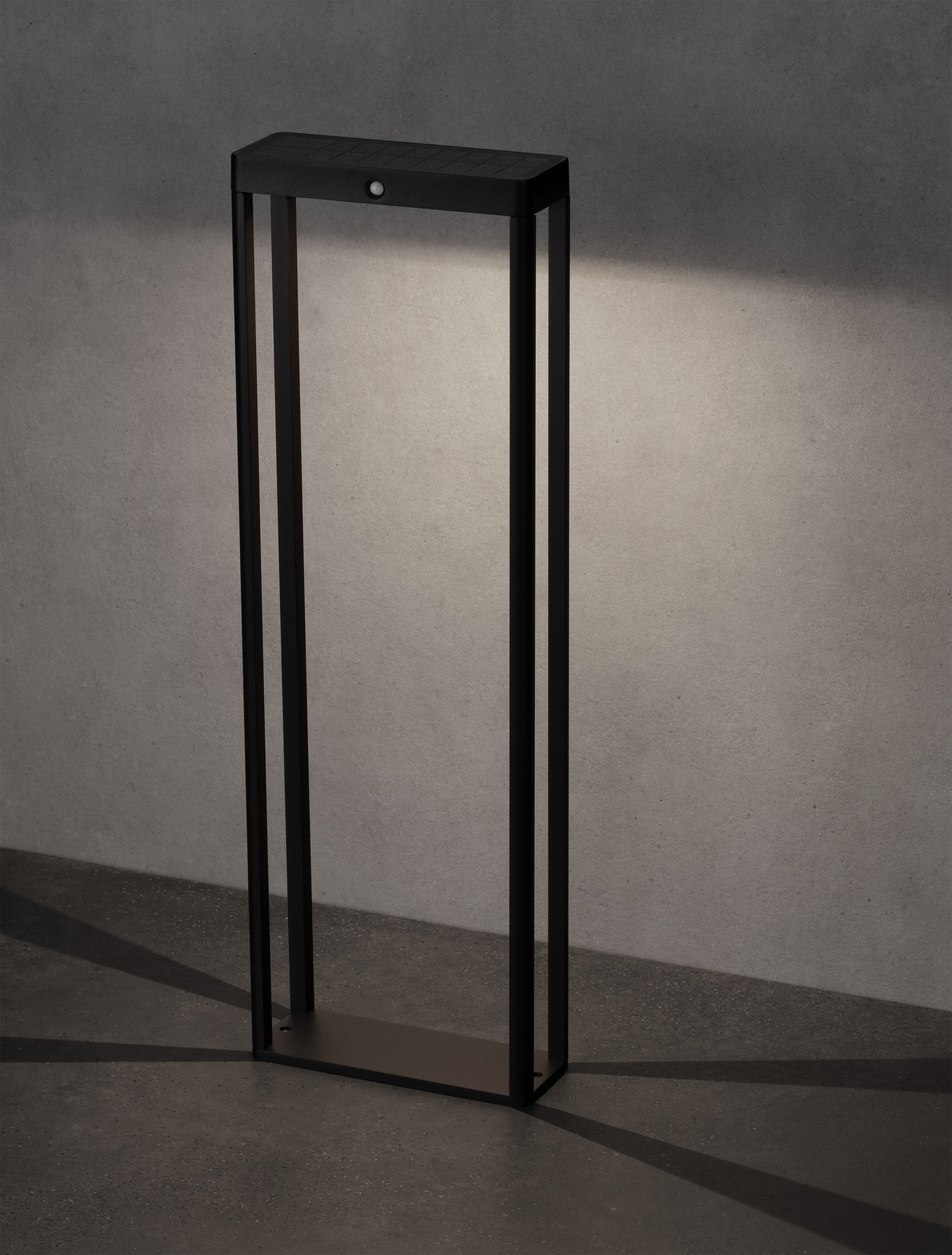 BERNI | L 23 W 8.6 H 70 cm | 2 W | 3000 K | 108 lm | IP65 | Black | Aluminum