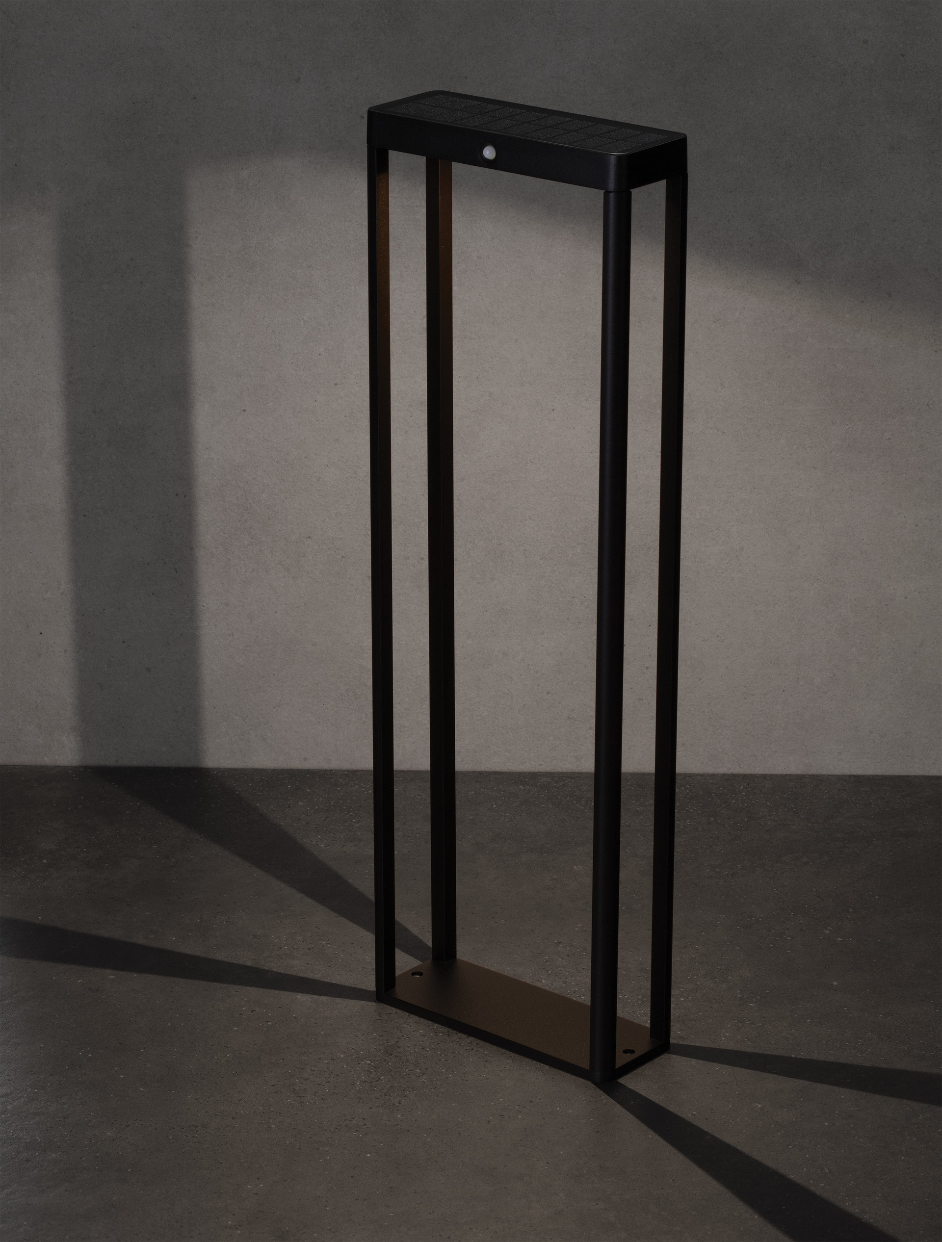 BERNI | L 23 W 8.6 H 70 cm | 2 W | 3000 K | 108 lm | IP65 | Black | Aluminum