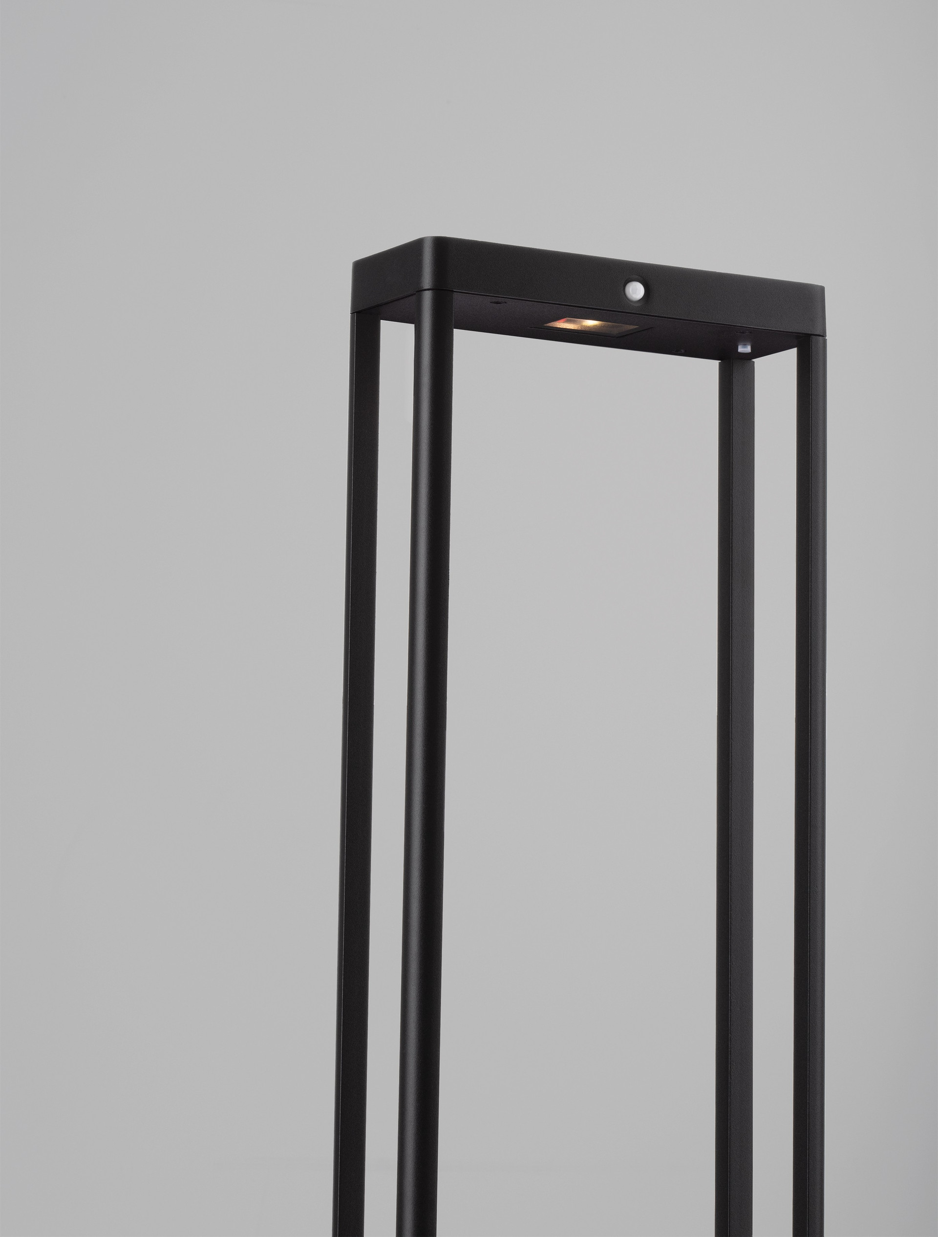 BERNI | L 23 W 8.6 H 70 cm | 2 W | 3000 K | 108 lm | IP65 | Black | Aluminum