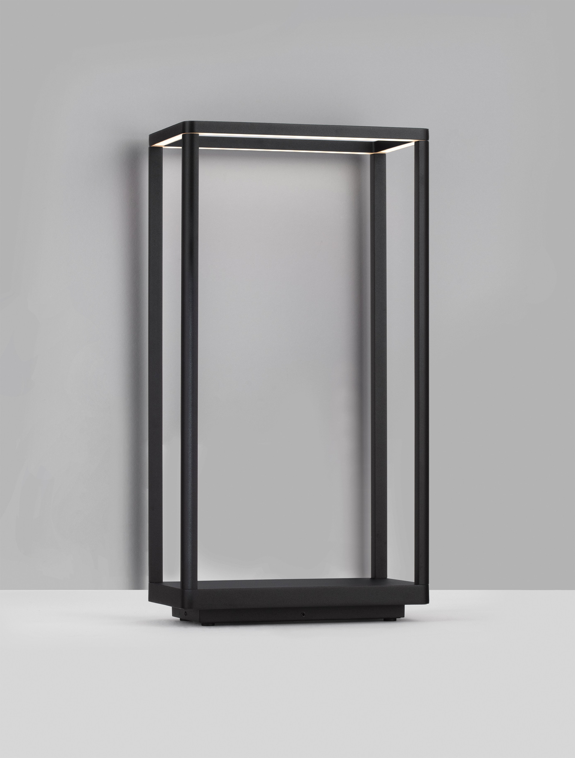 AKMI | L 26 W 15 H 50 cm | 9 W | 3000 K | 344 lm | IP65 | Black | Aluminum