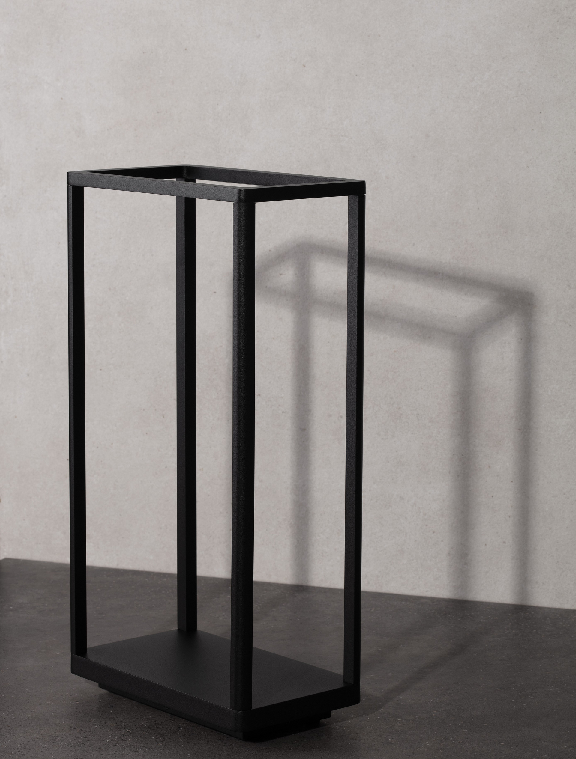 AKMI | L 26 W 15 H 50 cm | 9 W | 3000 K | 344 lm | IP65 | Black | Aluminum