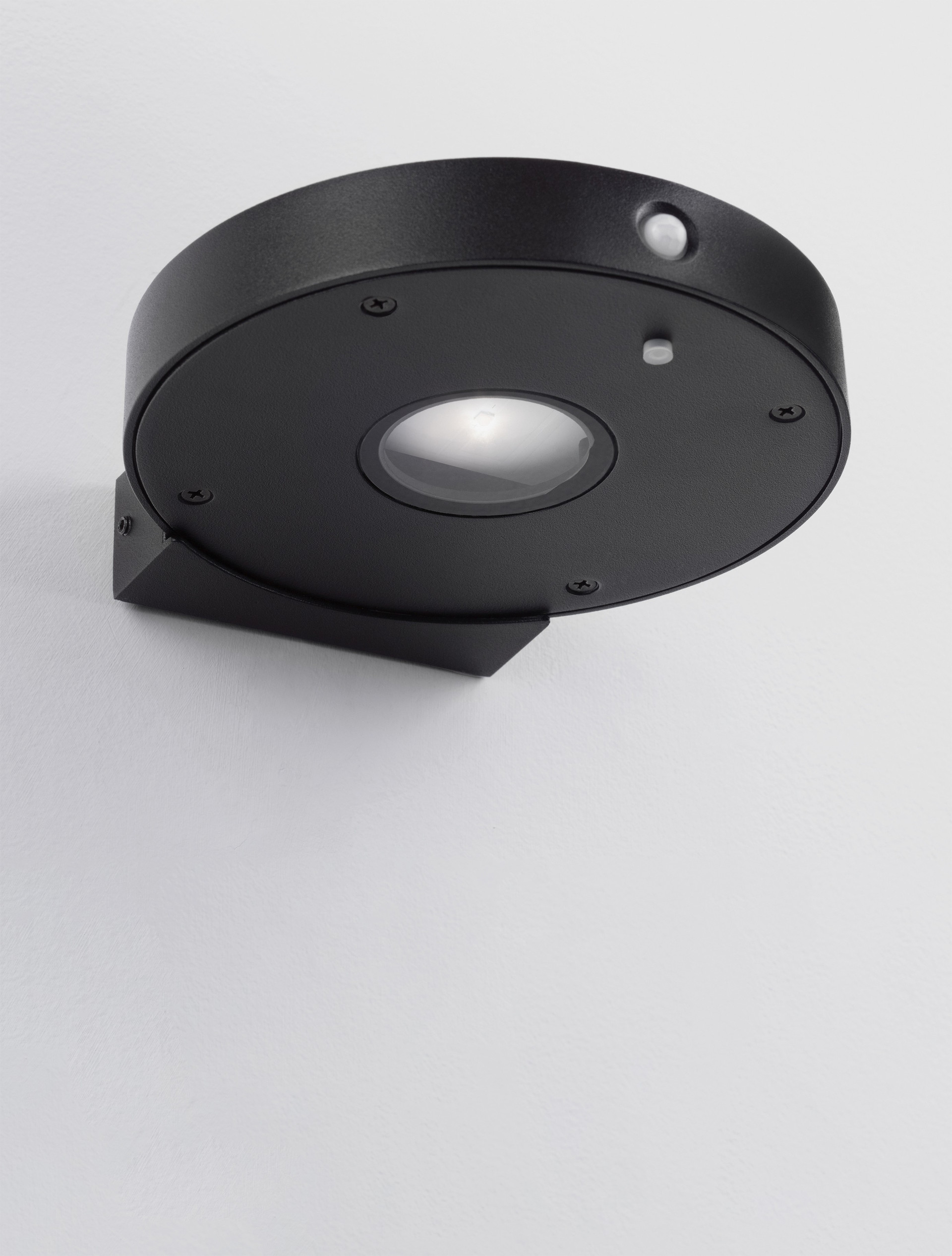 AIGO | L 16 W 17.7 H 3.2 cm | 2 W | 3000 K | 145 lm | IP65 | Negro | Aluminio