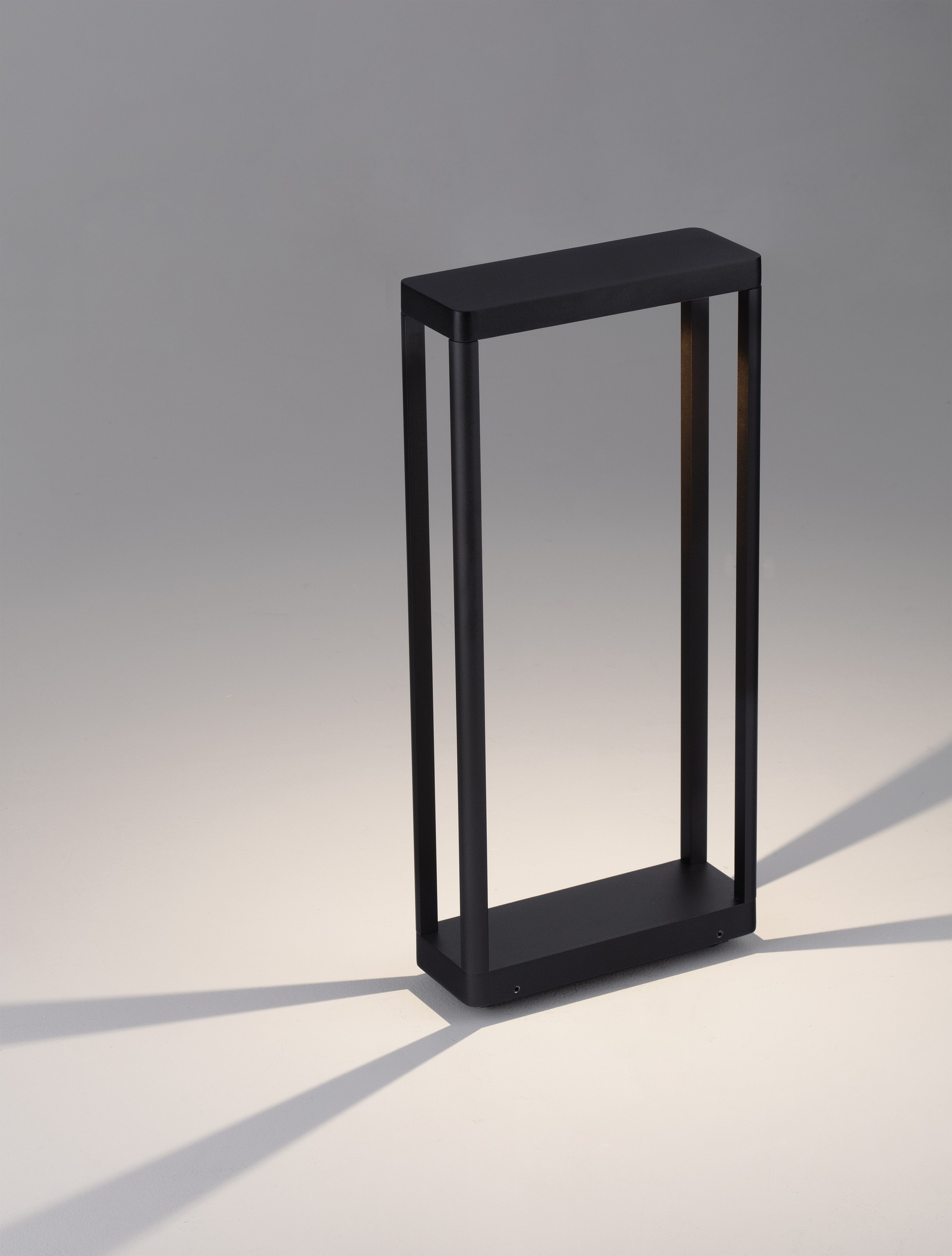 COSMIC | L 23 W 8.6 H 50 cm | 8 W | 3000 K | 489 lm | IP65 | Black | Aluminum