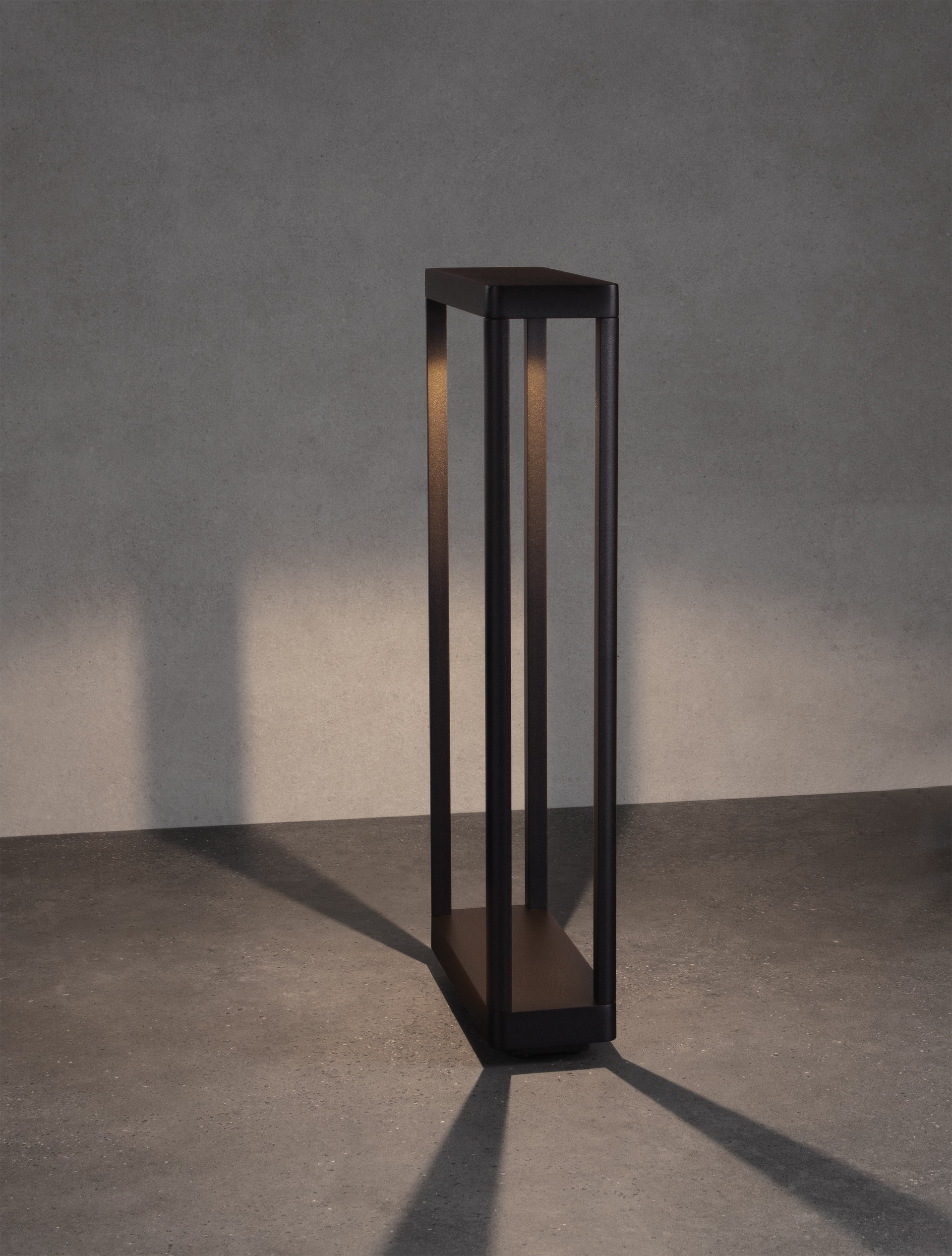 COSMIC | L 23 W 8.6 H 50 cm | 8 W | 3000 K | 489 lm | IP65 | Black | Aluminum