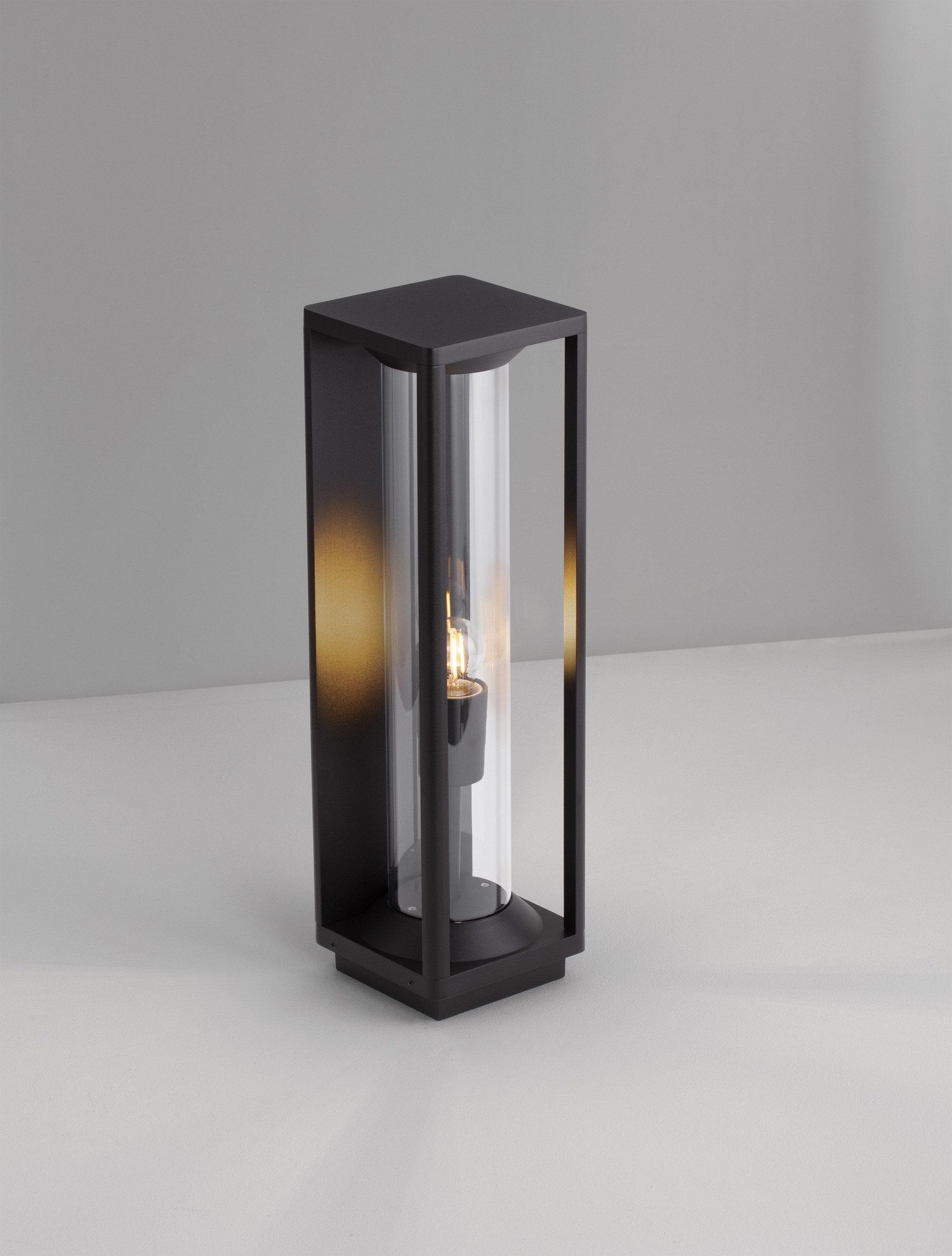 PACIFIC | L 14.5 W 14.5 H 50 cm | 12 W | IP65 | Black | Aluminum
