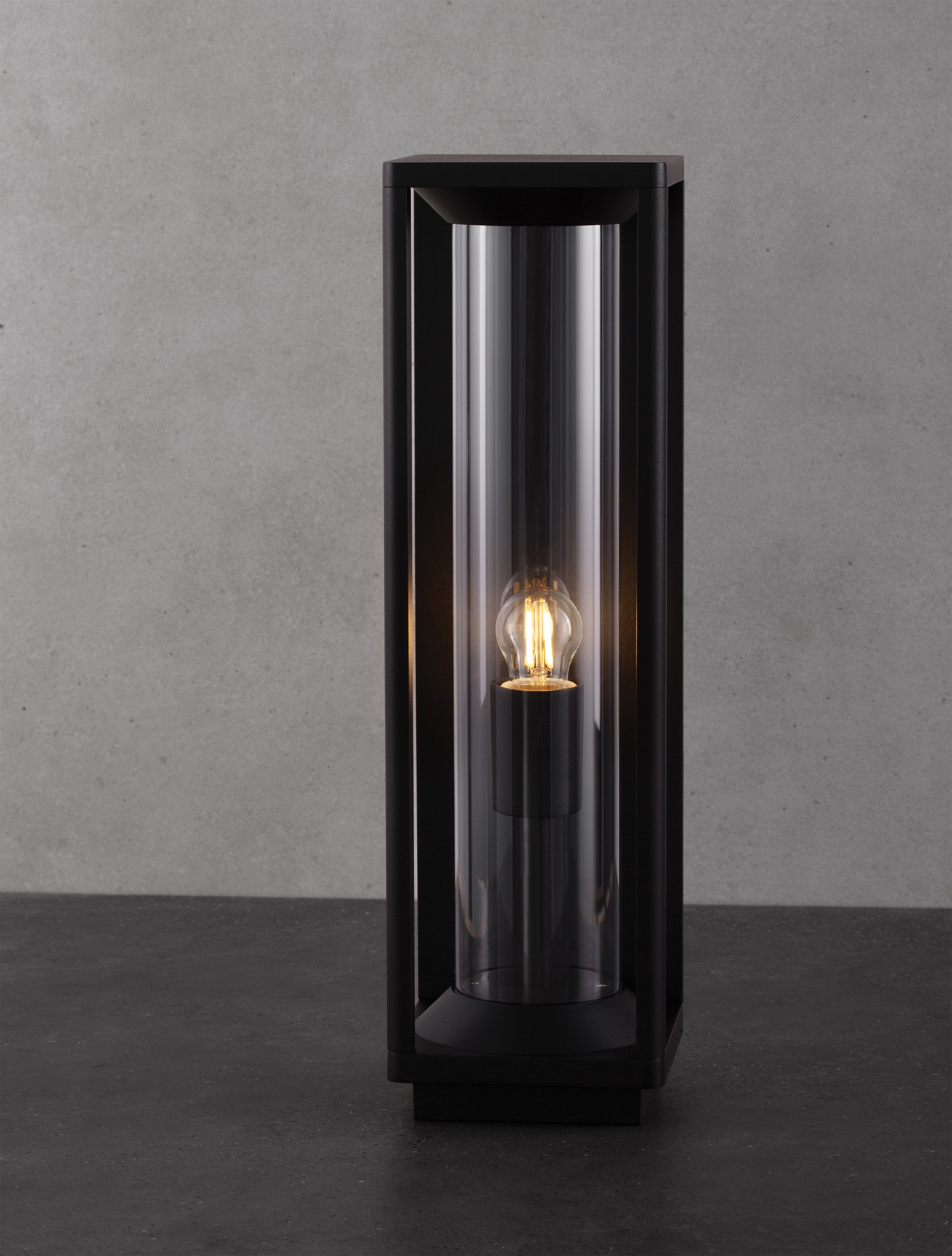 PACIFIC | L 14.5 W 14.5 H 50 cm | 12 W | IP65 | Black | Aluminum