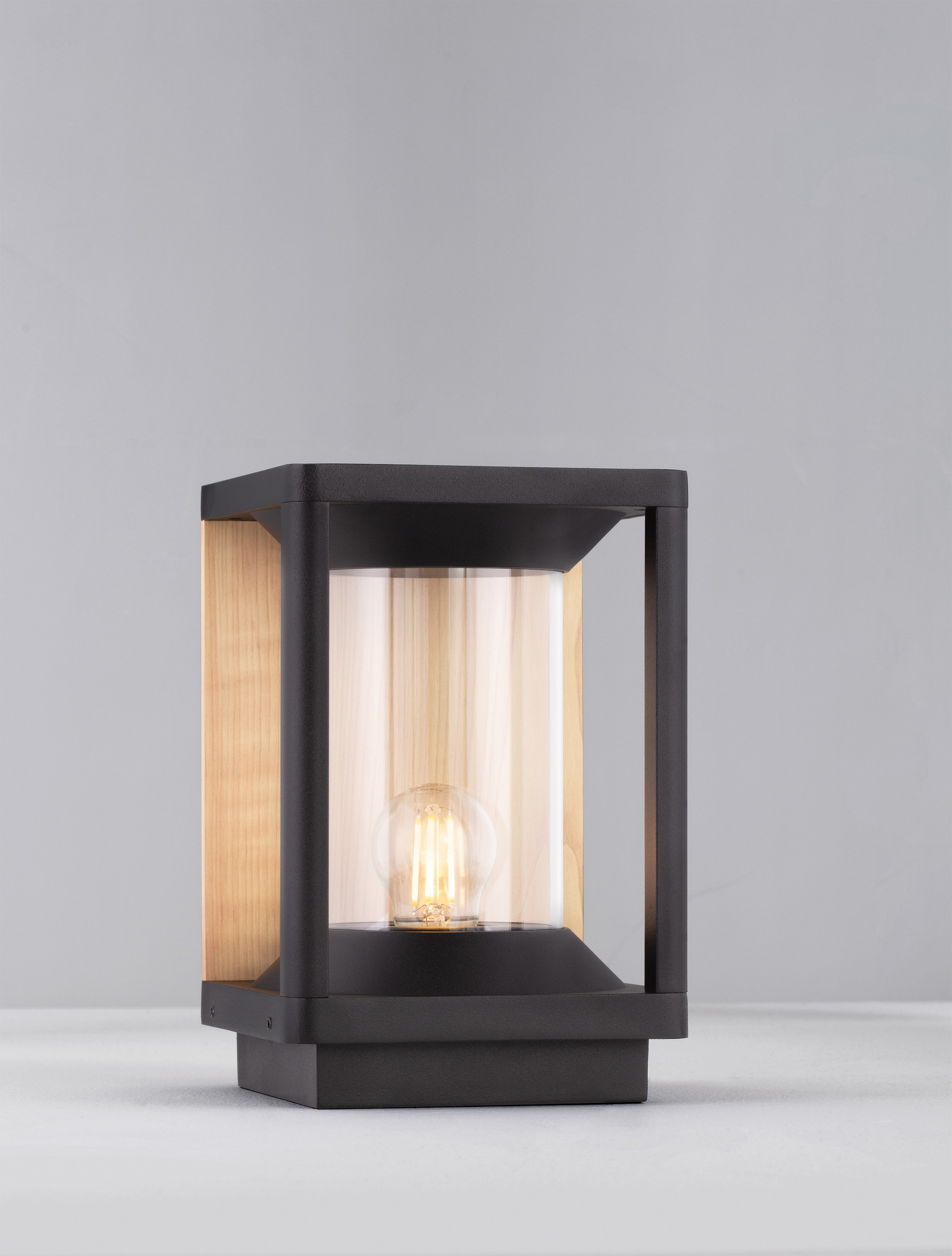 PACIFIC | L 14.5 W 14.5 H 22 cm | 12 W | IP65 | Black/Natural Wood | Aluminum