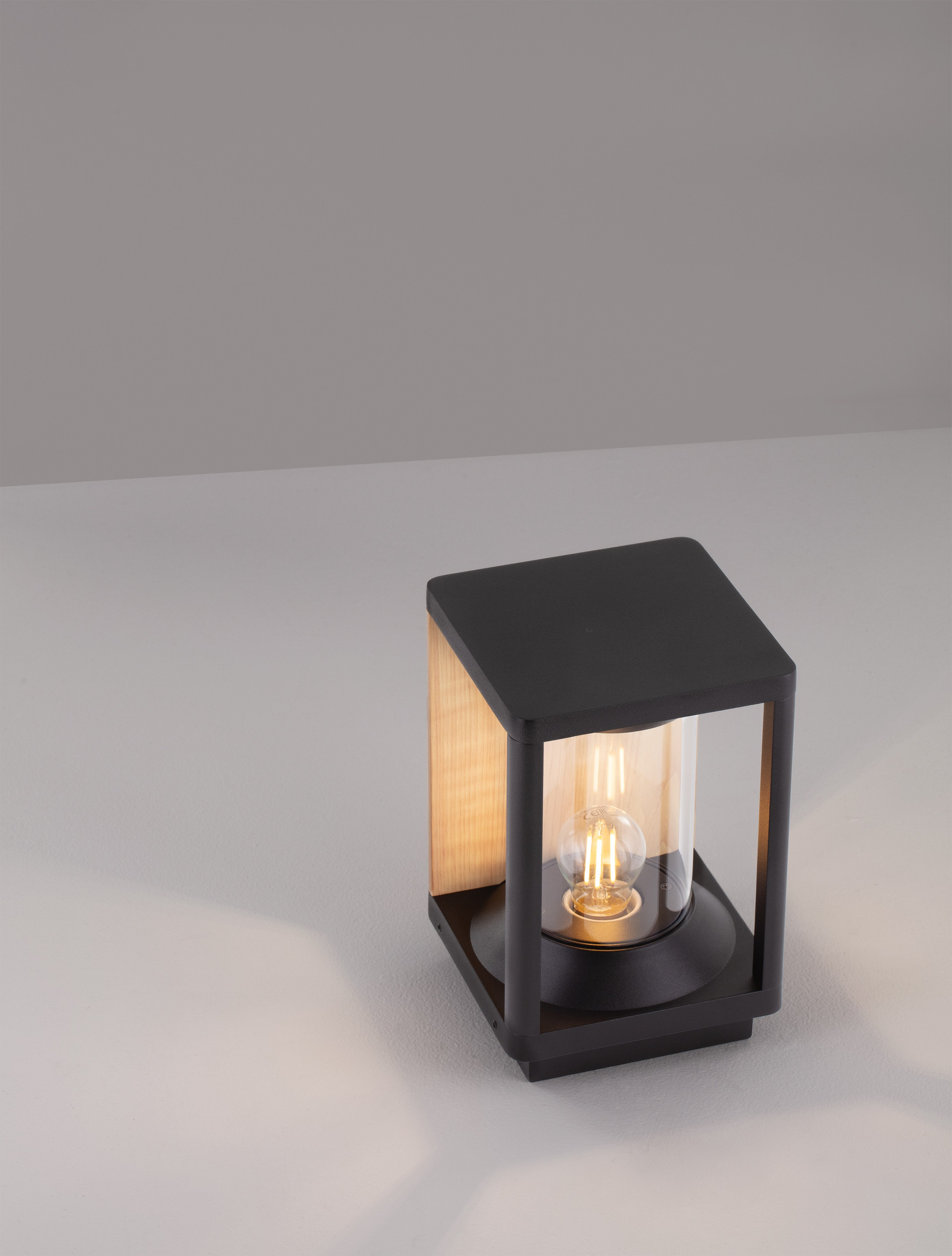 PACIFIC | L 14.5 W 14.5 H 22 cm | 12 W | IP65 | Black/Natural Wood | Aluminum