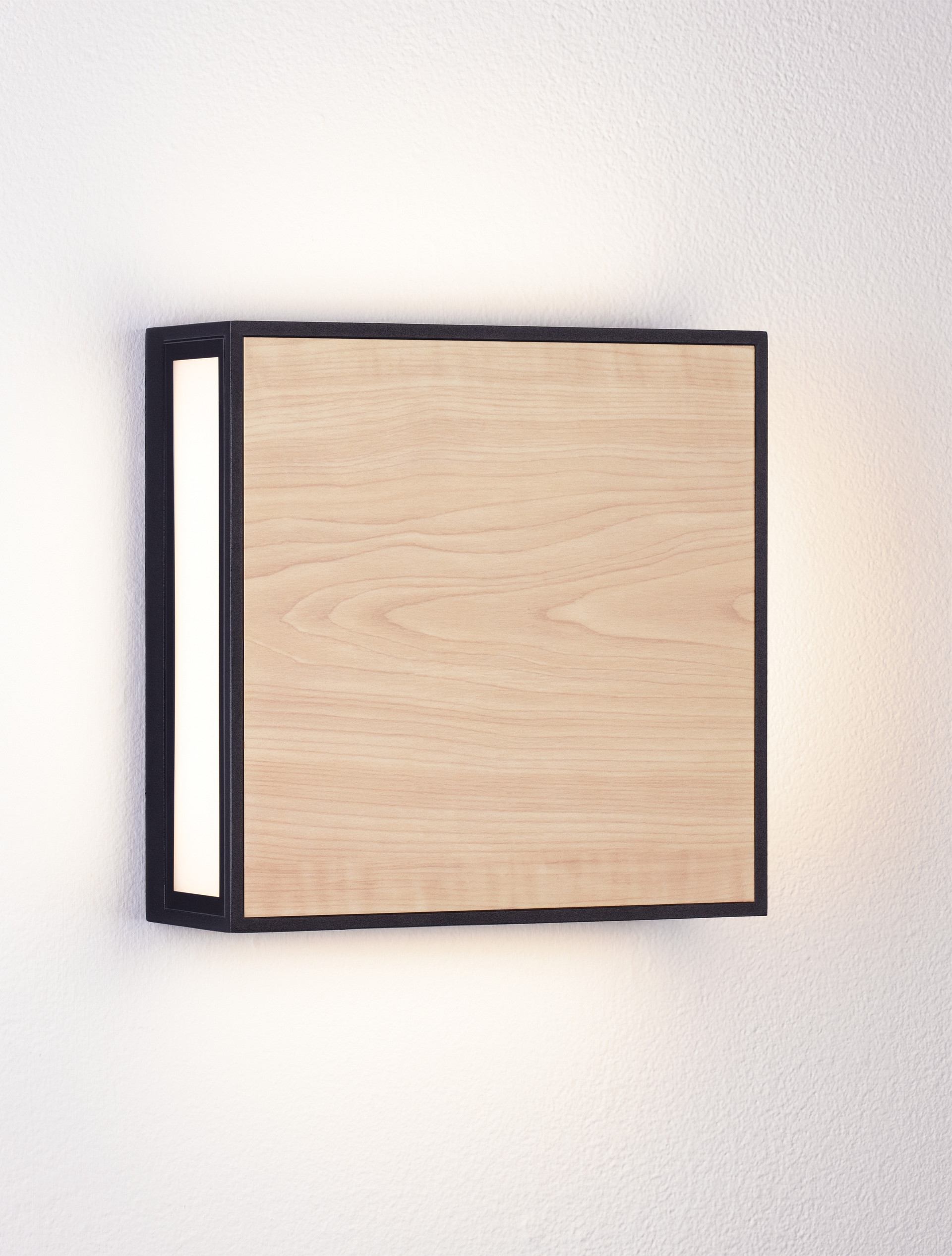 ASTRAL | L 22 W 8.7 H 22 cm | 16 W | 3000 K | 374 lm | IP65 | Black/Natural Wood | Aluminum