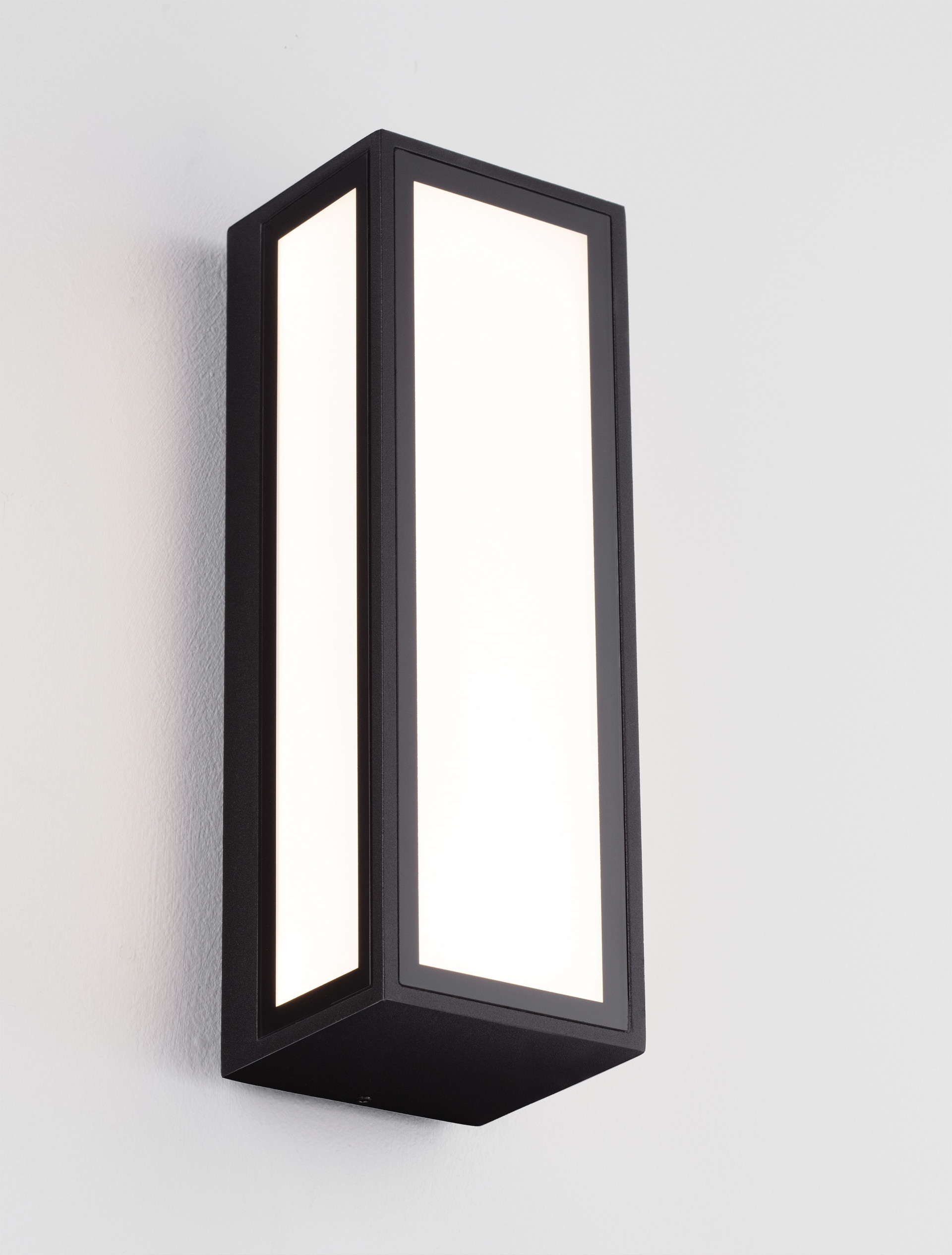 ASTRAL | L 8.6 W 9 H 25.8 cm | 10 W | 3000 K | 373 lm | IP65 | Black | Aluminum