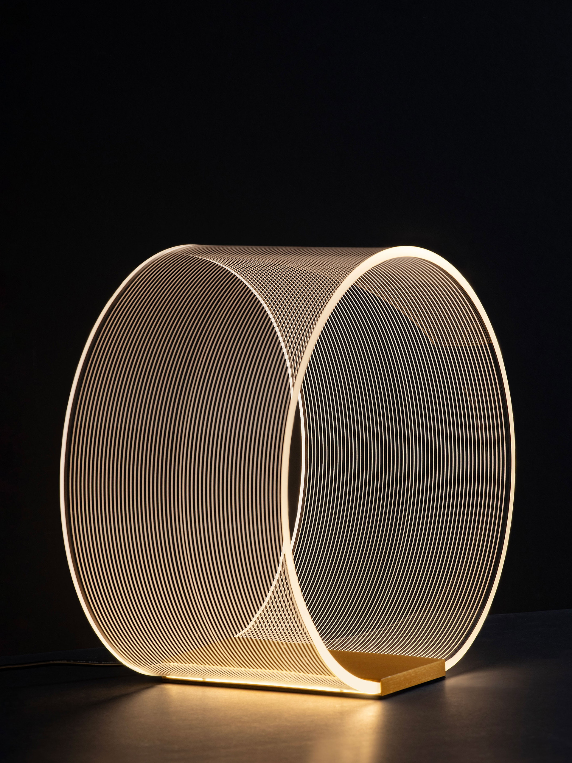VALENTIN | L 28 W 16 H 27.6 cm | 14 W | 3000 K | 786 lm | IP20 | Gold | Aluminum/Acrylic