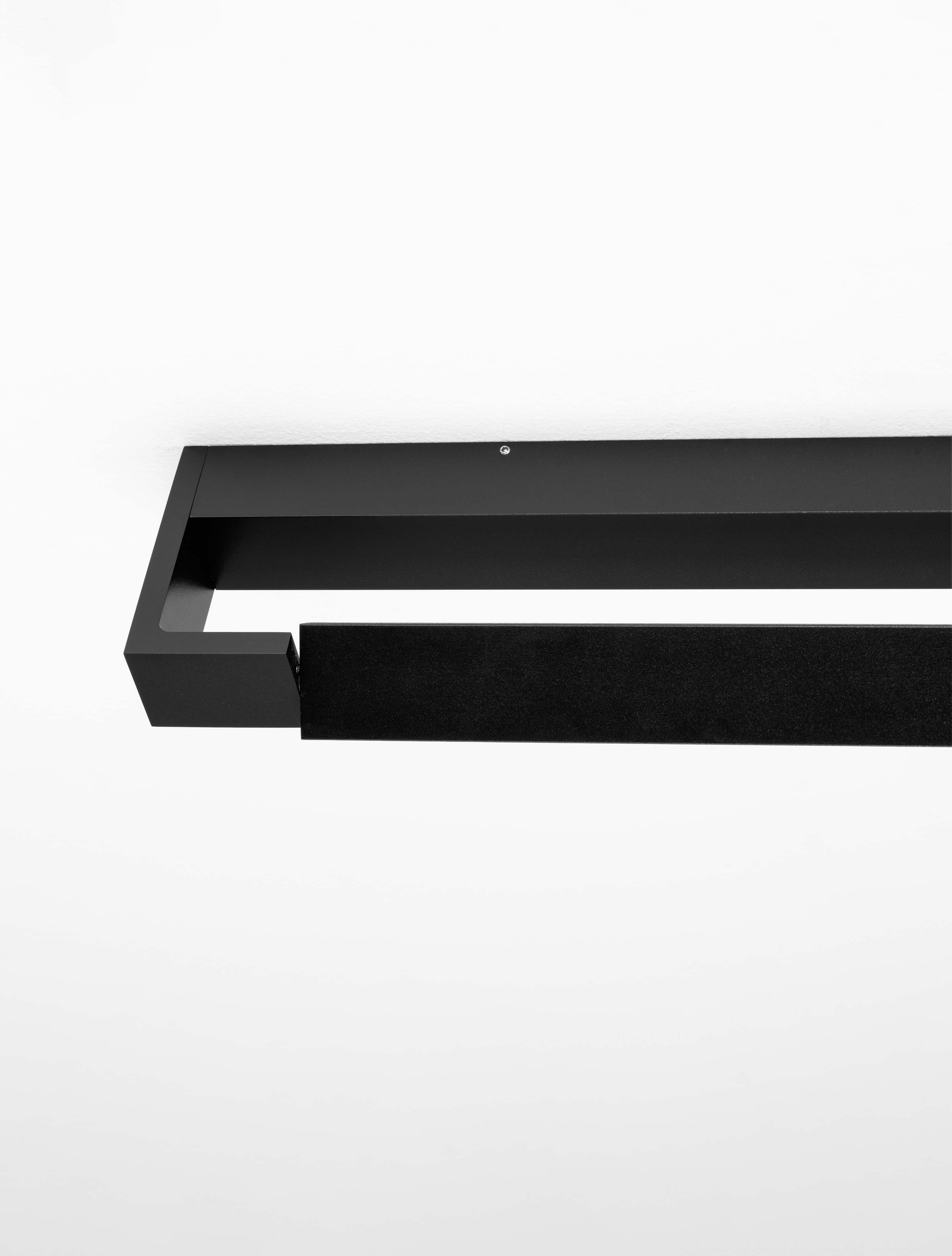 ARGA | L 45 W 10 H 4 cm | 12 W | 3000 K | 1100 lm | IP44 | Black | Aluminum