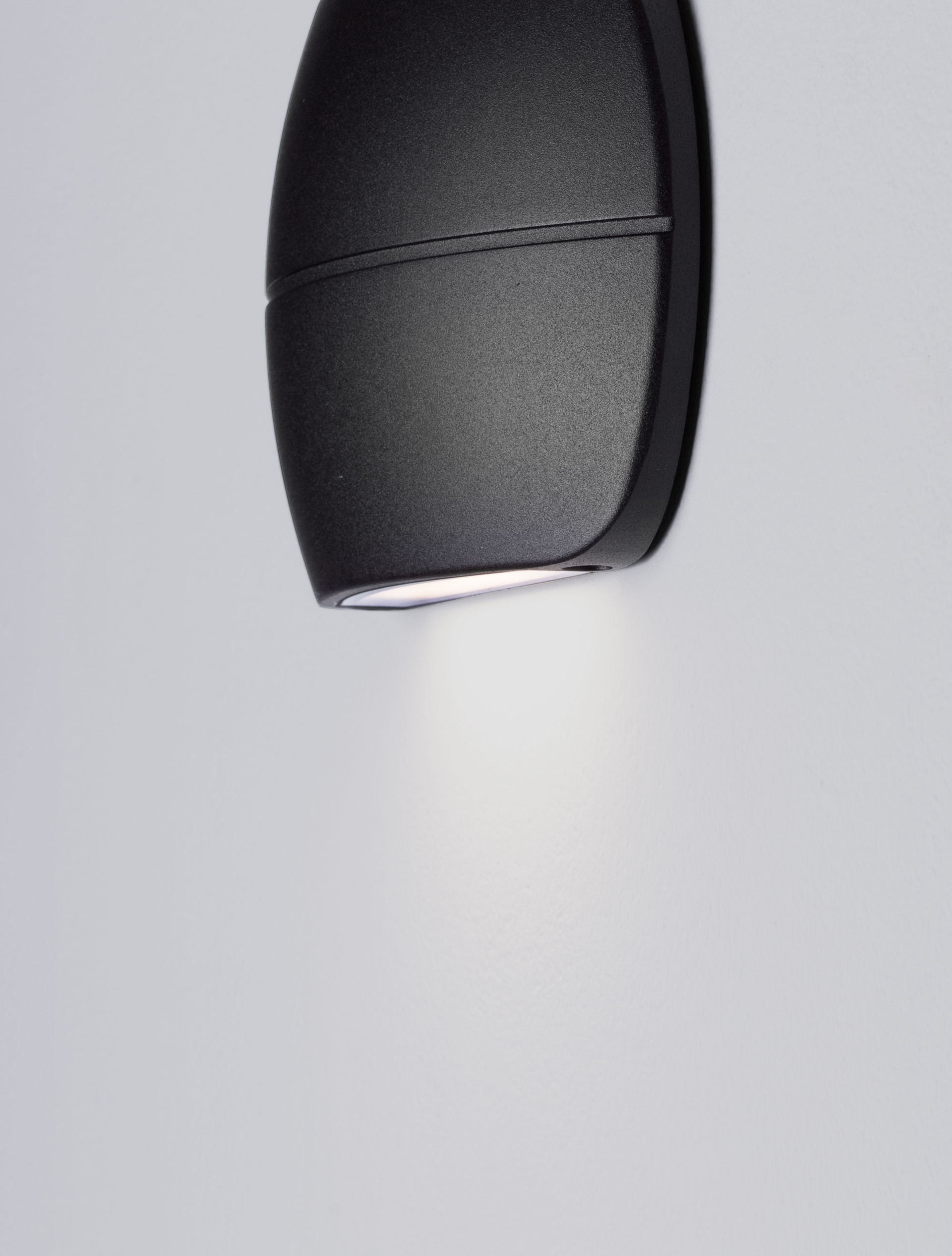 PRATO | L 18.4 W 3.6 H 11 cm | 10 W | 3000 K | 434 lm | IP65 | Black | Aluminum