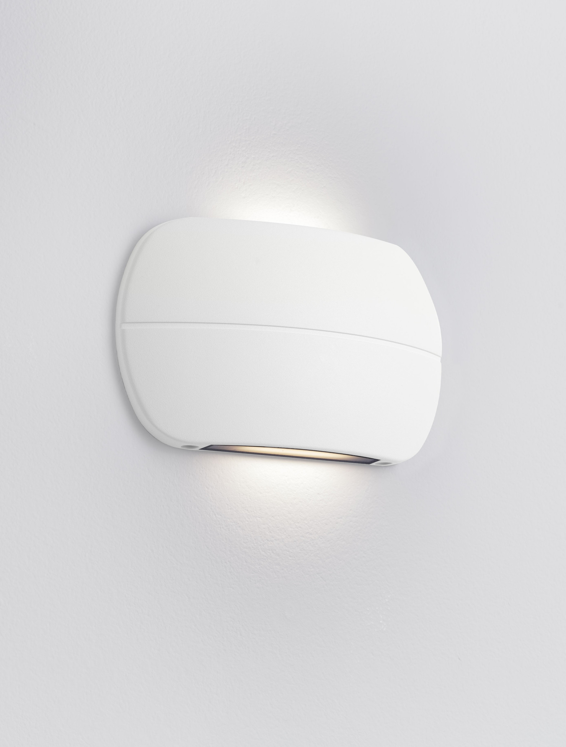 PRATO | L 18.4 W 3.6 H 11 cm | 10 W | 3000 K | 434 lm | IP65 | White | Aluminum