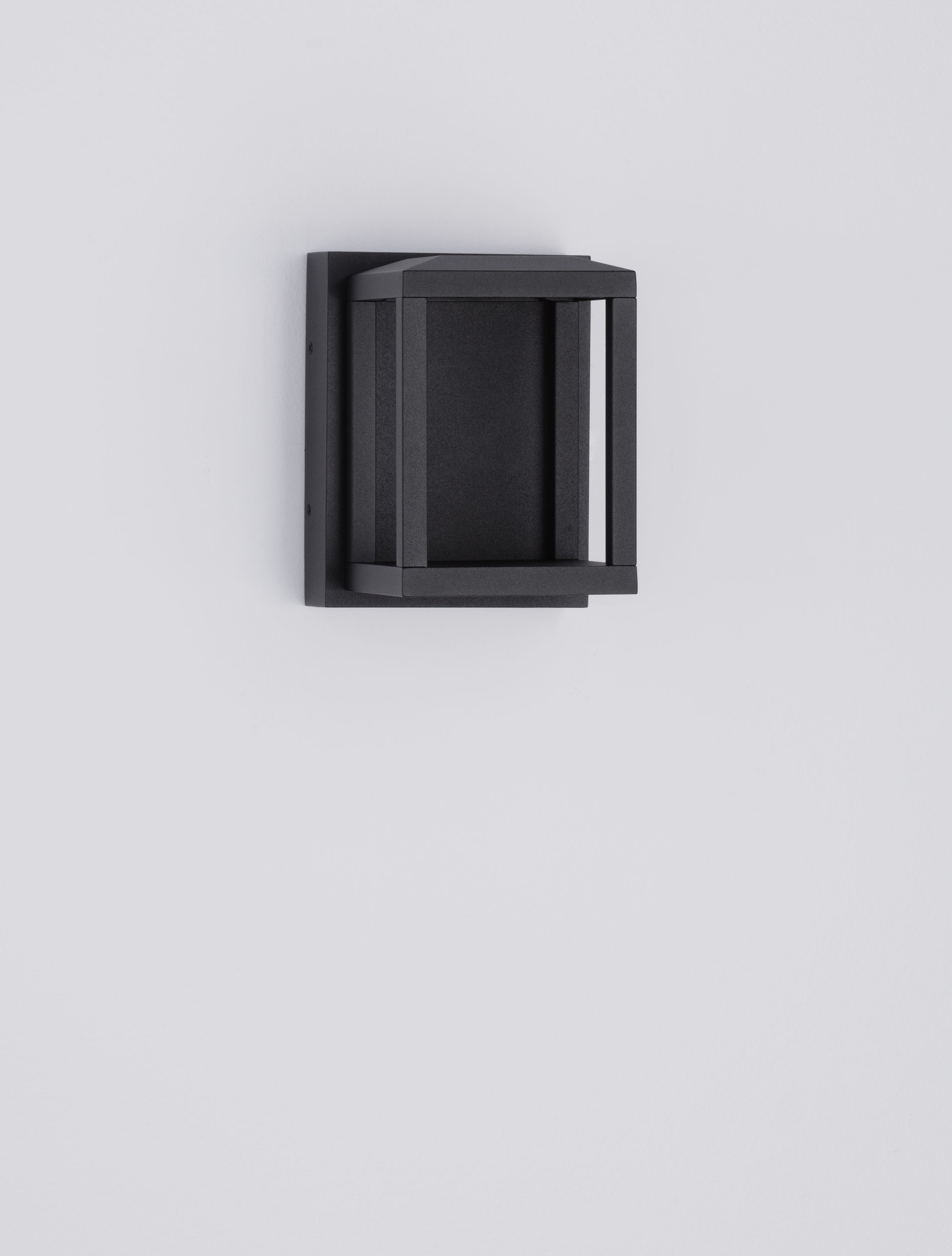 PRIVE | L 10 W 12 H 13 cm | 9 W | 3000 K | 284 lm | IP65 | Black | Aluminum