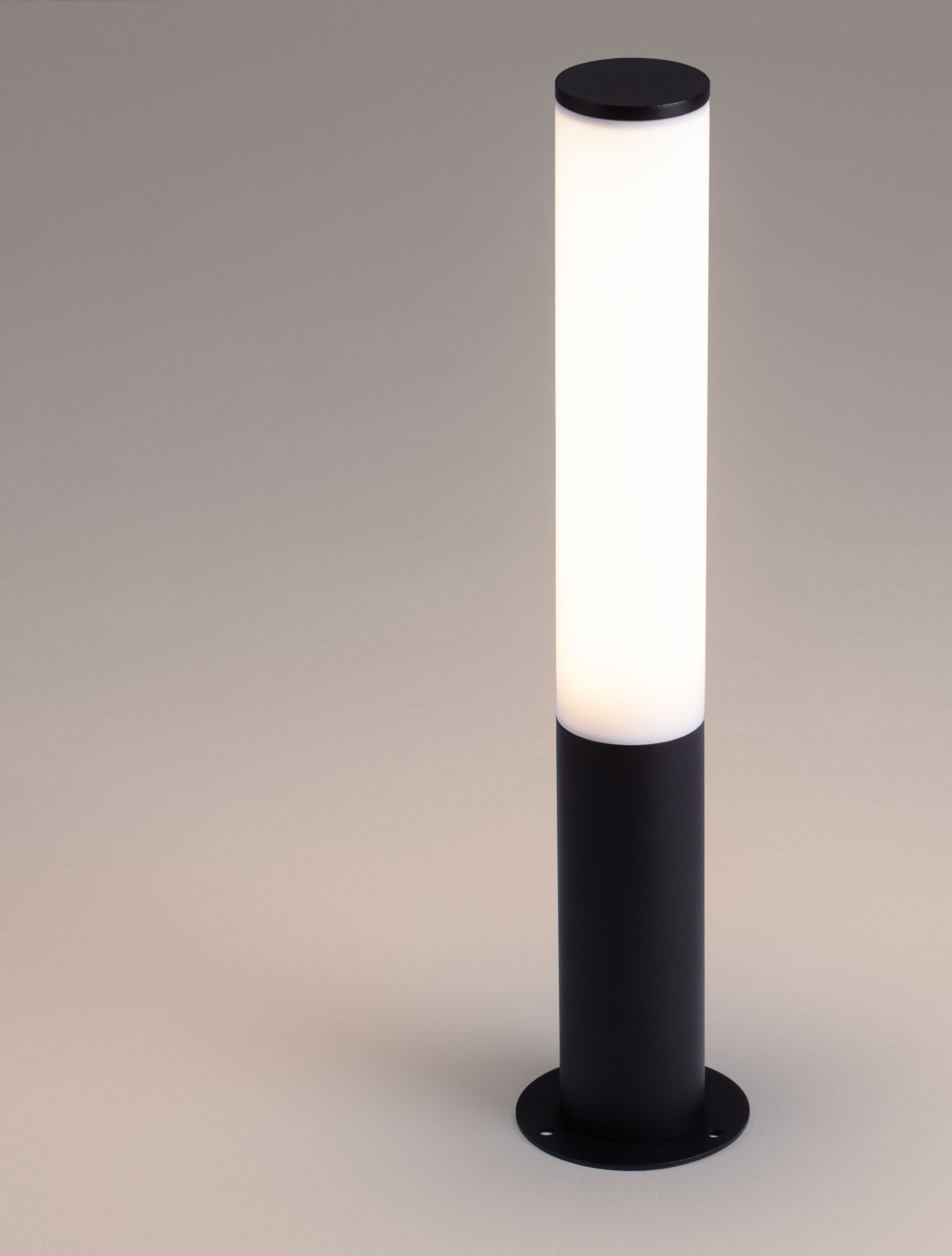 TUBE | H 60 D 8 cm | 14 W | 3000 K | 643 lm | IP54 | Black | Aluminum