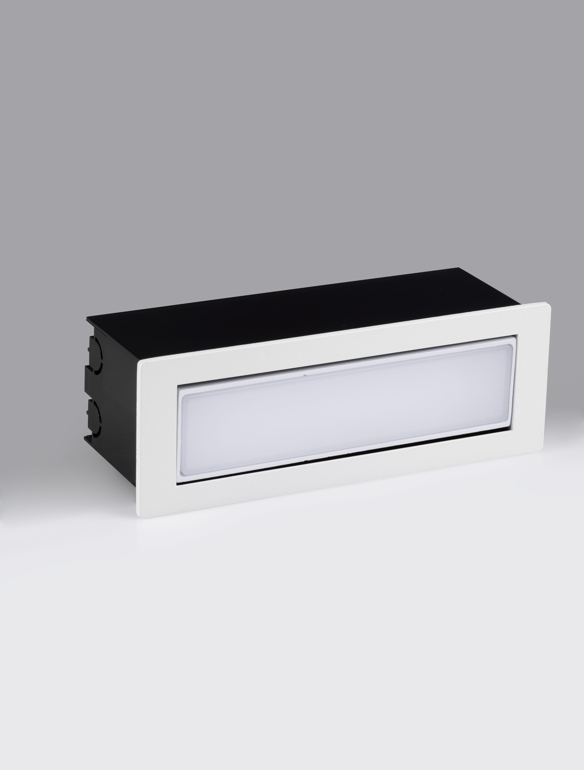 ECHO | L 17.6 W 6.3 H 6.25 cm | 6 W | 3000 K | 370 lm | IP54 | White | Aluminum