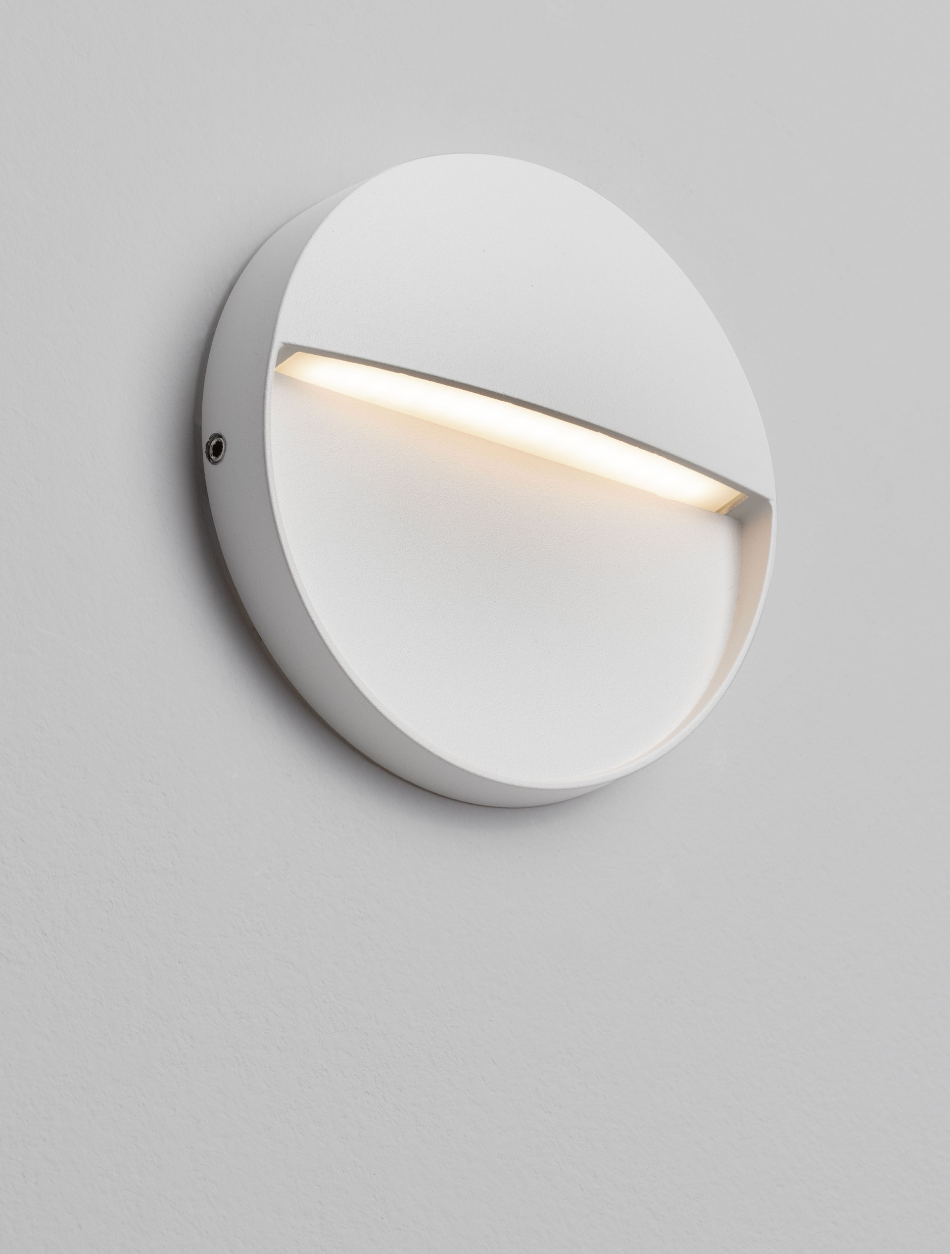 TOBY | W 2.2 D 11 cm | 3 W | 3000 K | 99 lm | IP54 | White | Aluminum