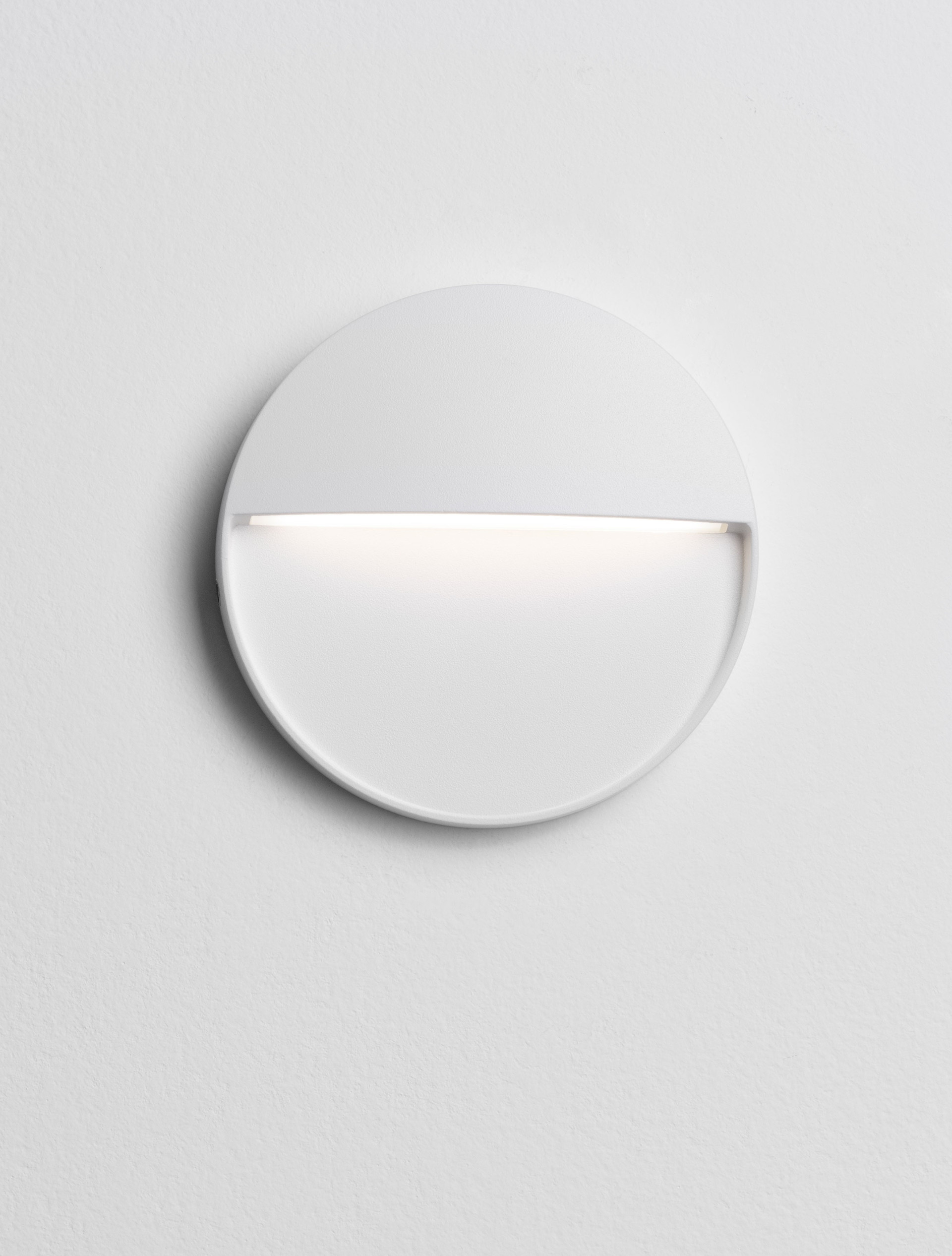 TOBY | W 2.2 D 11 cm | 3 W | 3000 K | 99 lm | IP54 | White | Aluminum