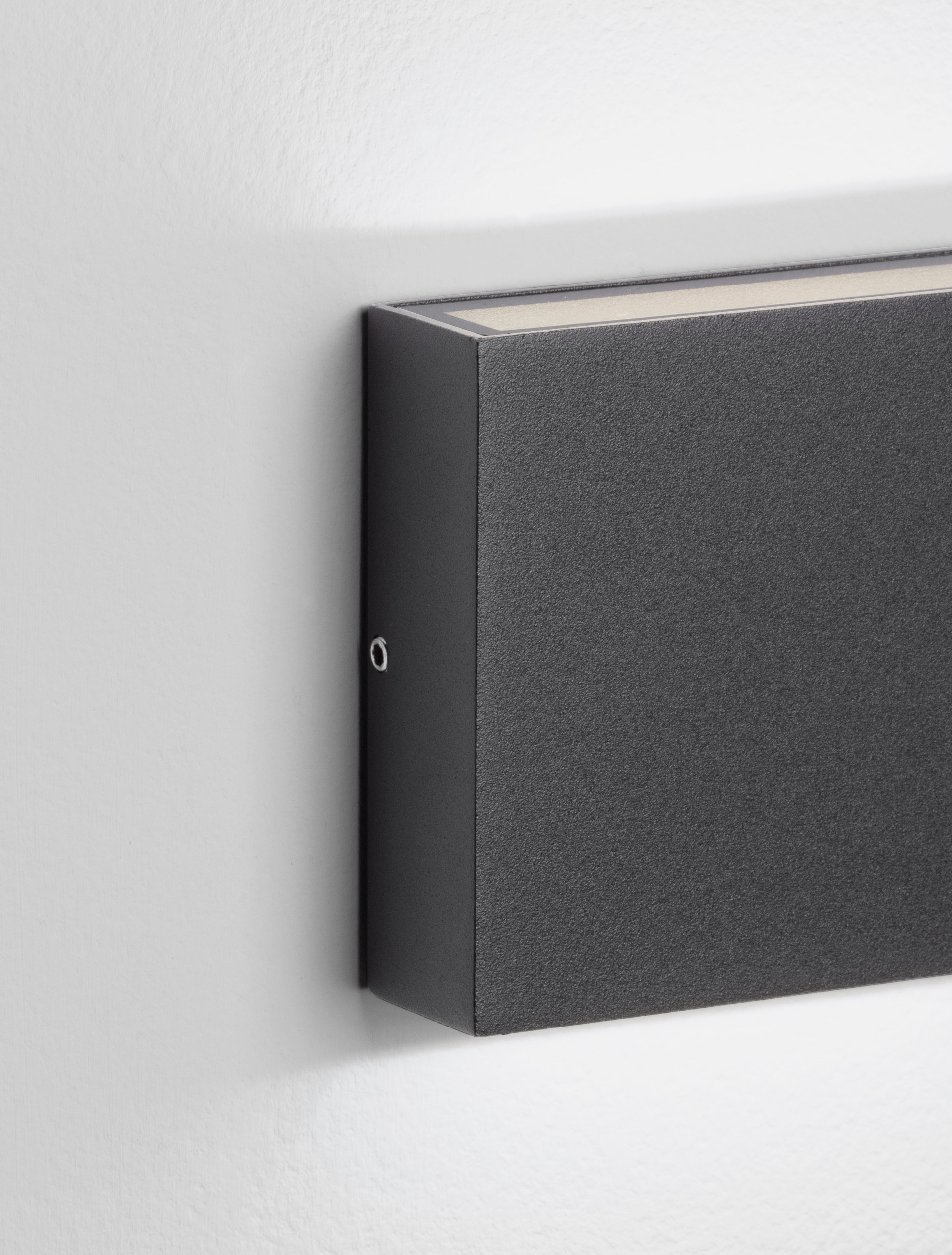 TICK | L 11.5 W 3 H 9 cm | 7 W | 3000 K | 416 lm | IP54 | Black | Aluminum