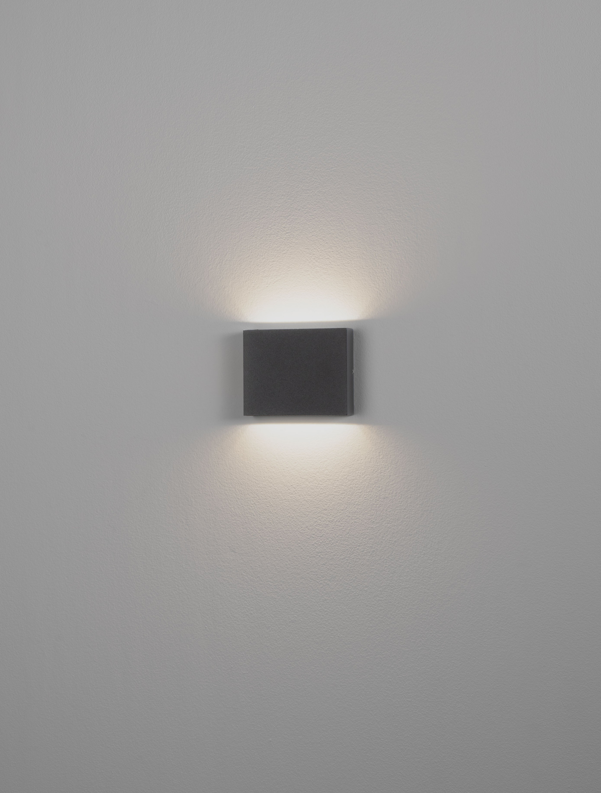 TICK | L 11.5 W 3 H 9 cm | 7 W | 3000 K | 416 lm | IP54 | Black | Aluminum