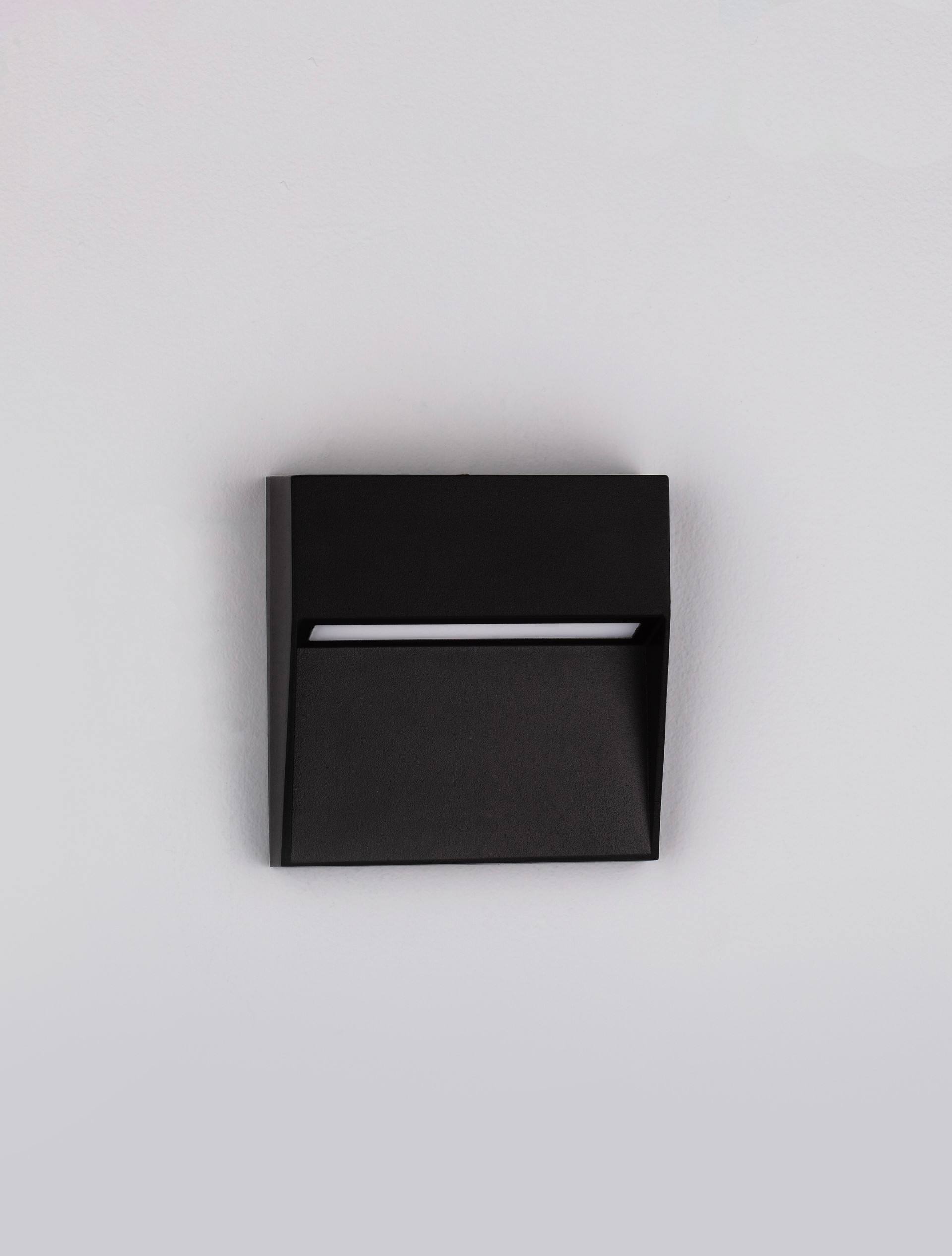 NECTAR | L 11 W 3 H 11 cm | 3 W | 3000 K | 159 lm | IP65 | Schwarz | Aluminium