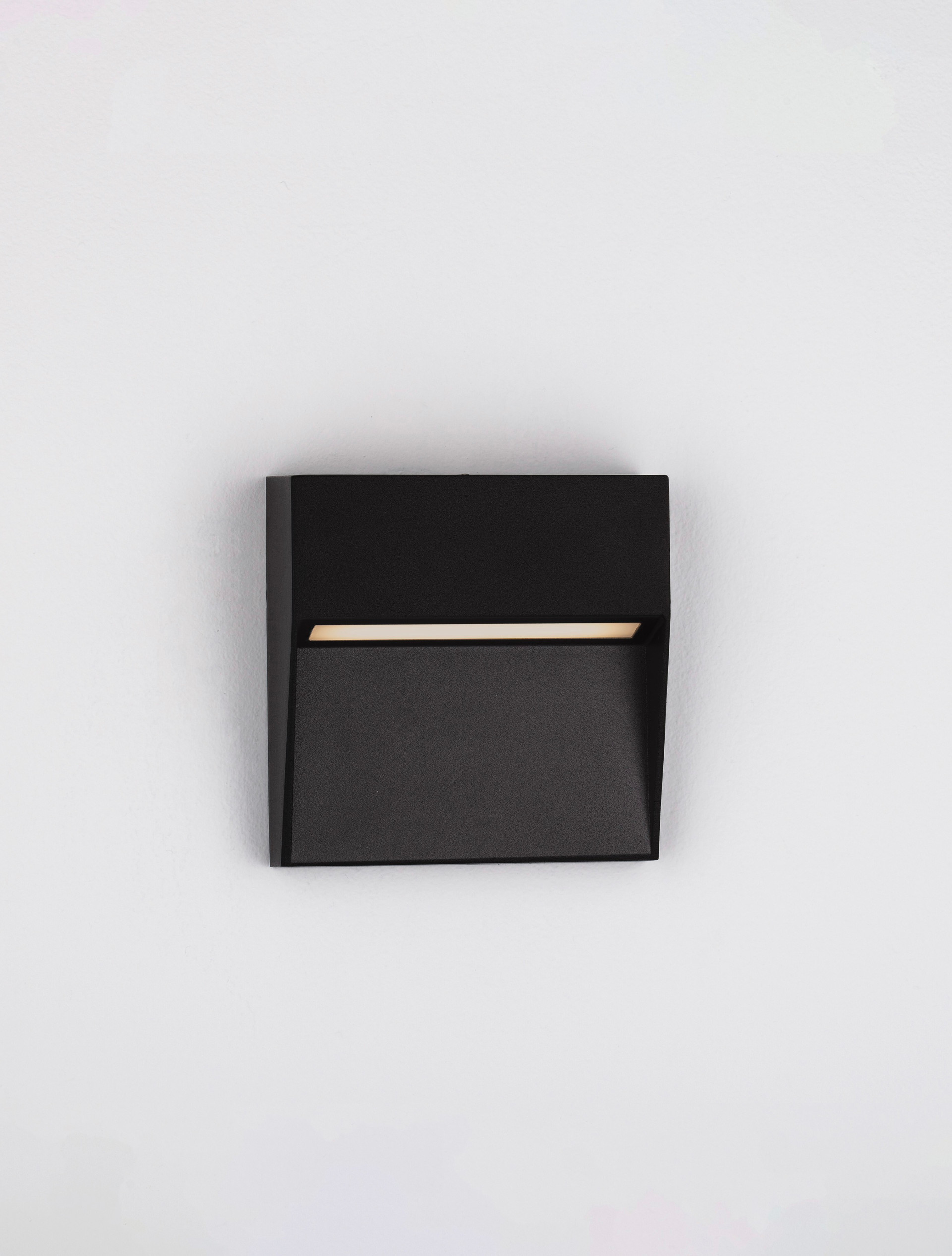 NECTAR | L 11 W 3 H 11 cm | 3 W | 3000 K | 159 lm | IP65 | Schwarz | Aluminium