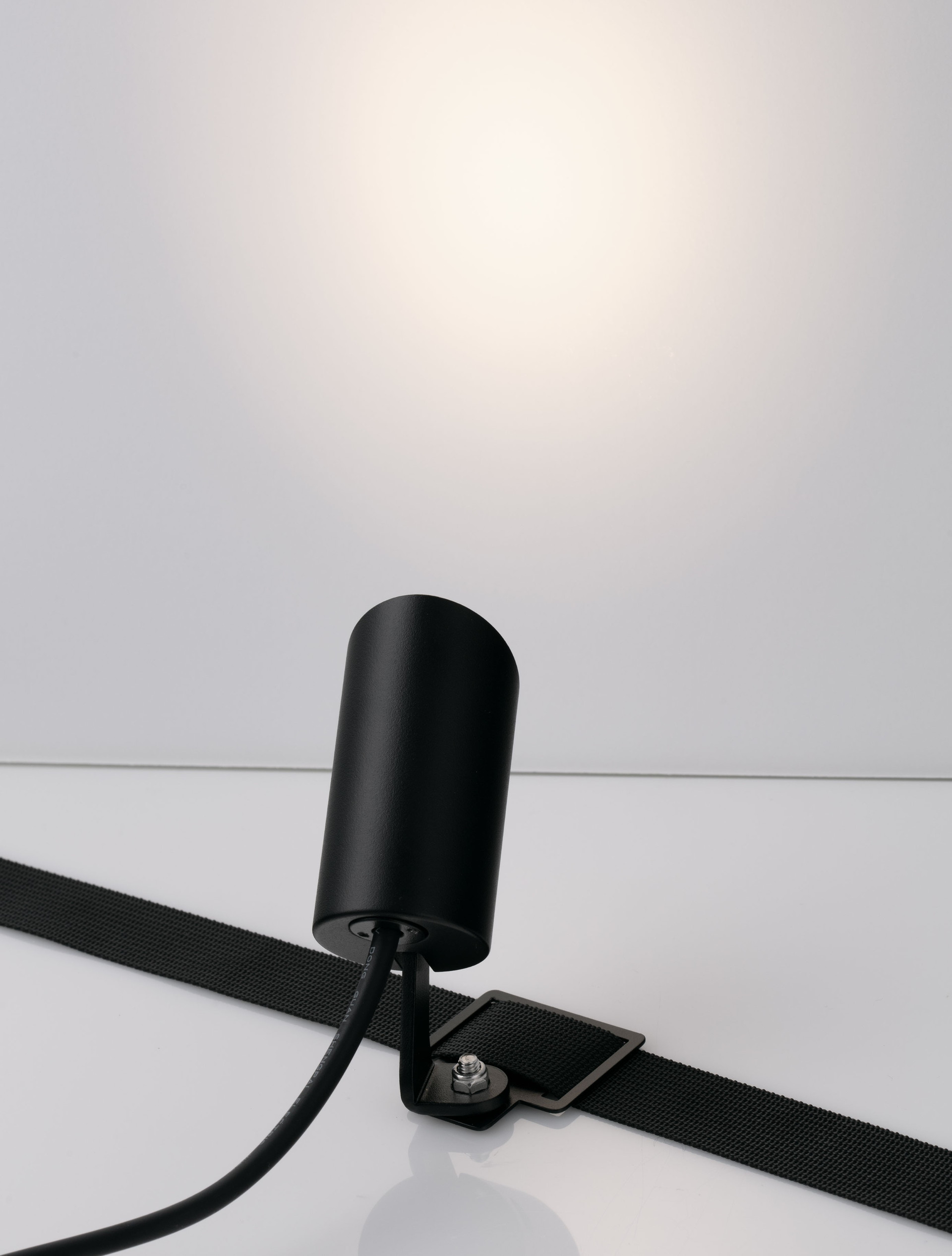 Tree B30-4W | H 7.5 D 4.5 cm | 4 W | 3000 K | 295 lm | IP65 | Black | Aluminum