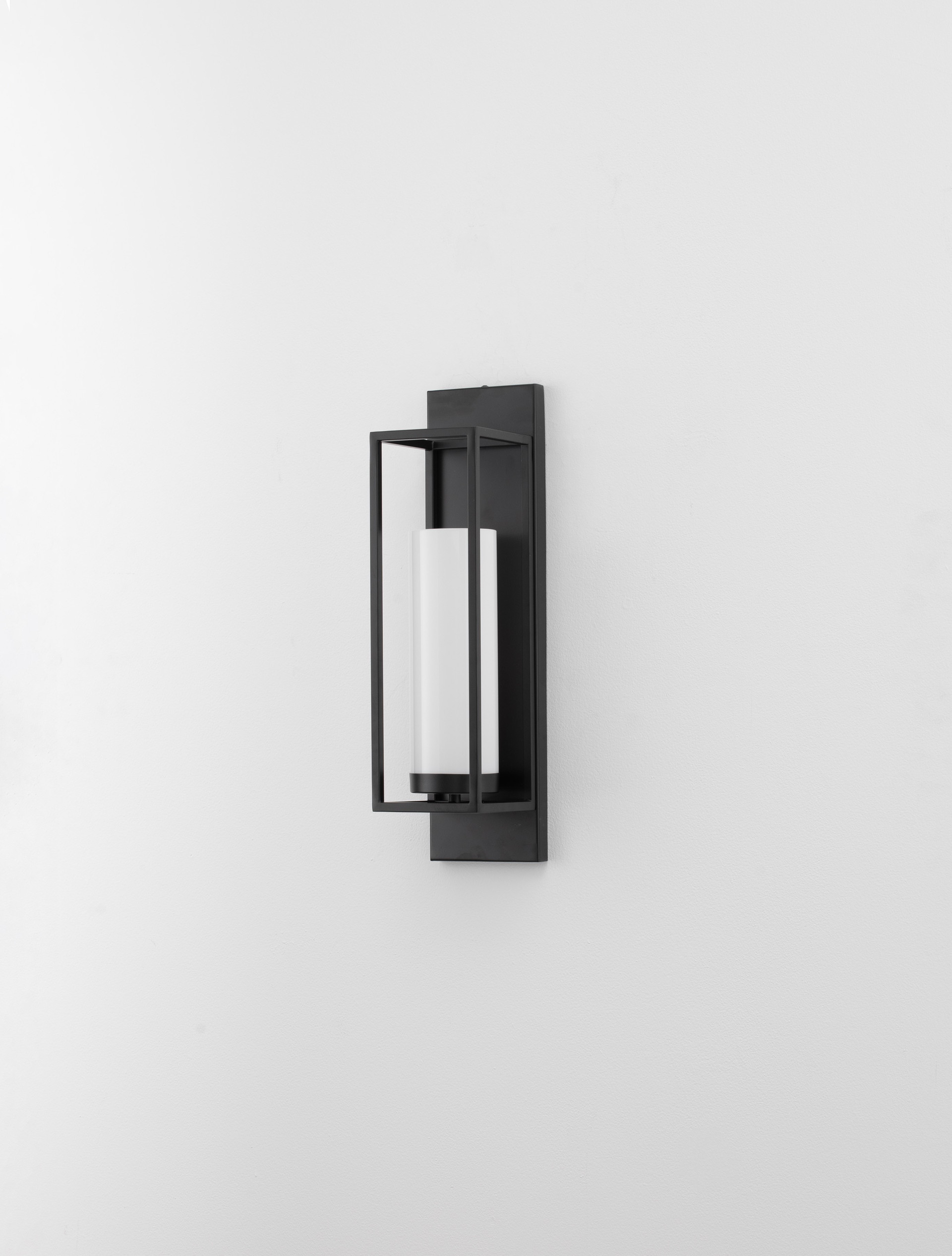 JULIET | L 13 W 14.7 H 63 cm | 5 W | IP20 | Black/White | Glass/Metal