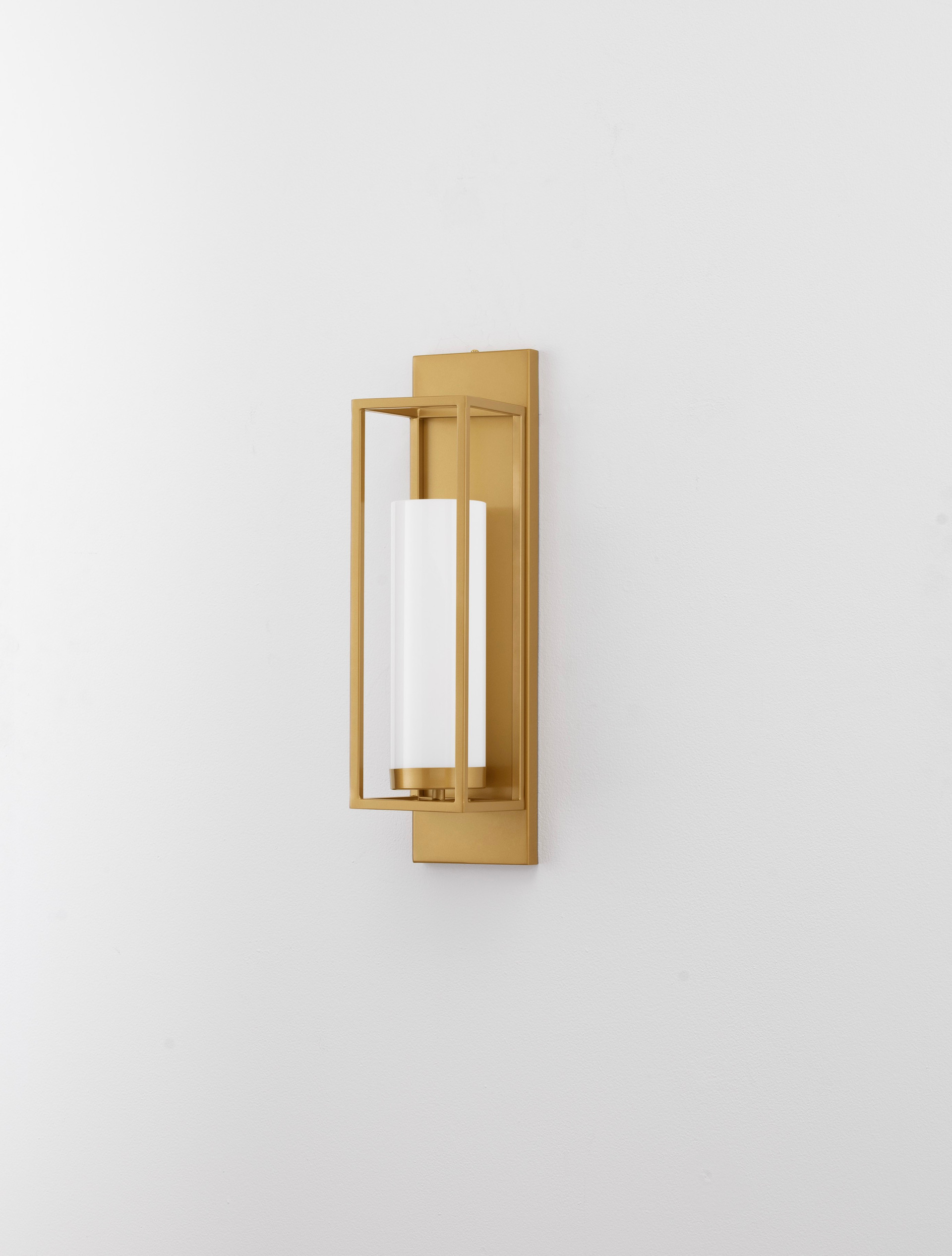 JULIET | L 13 W 14.7 H 63 cm | 5 W | IP20 | White/Gold | Glass/Metal